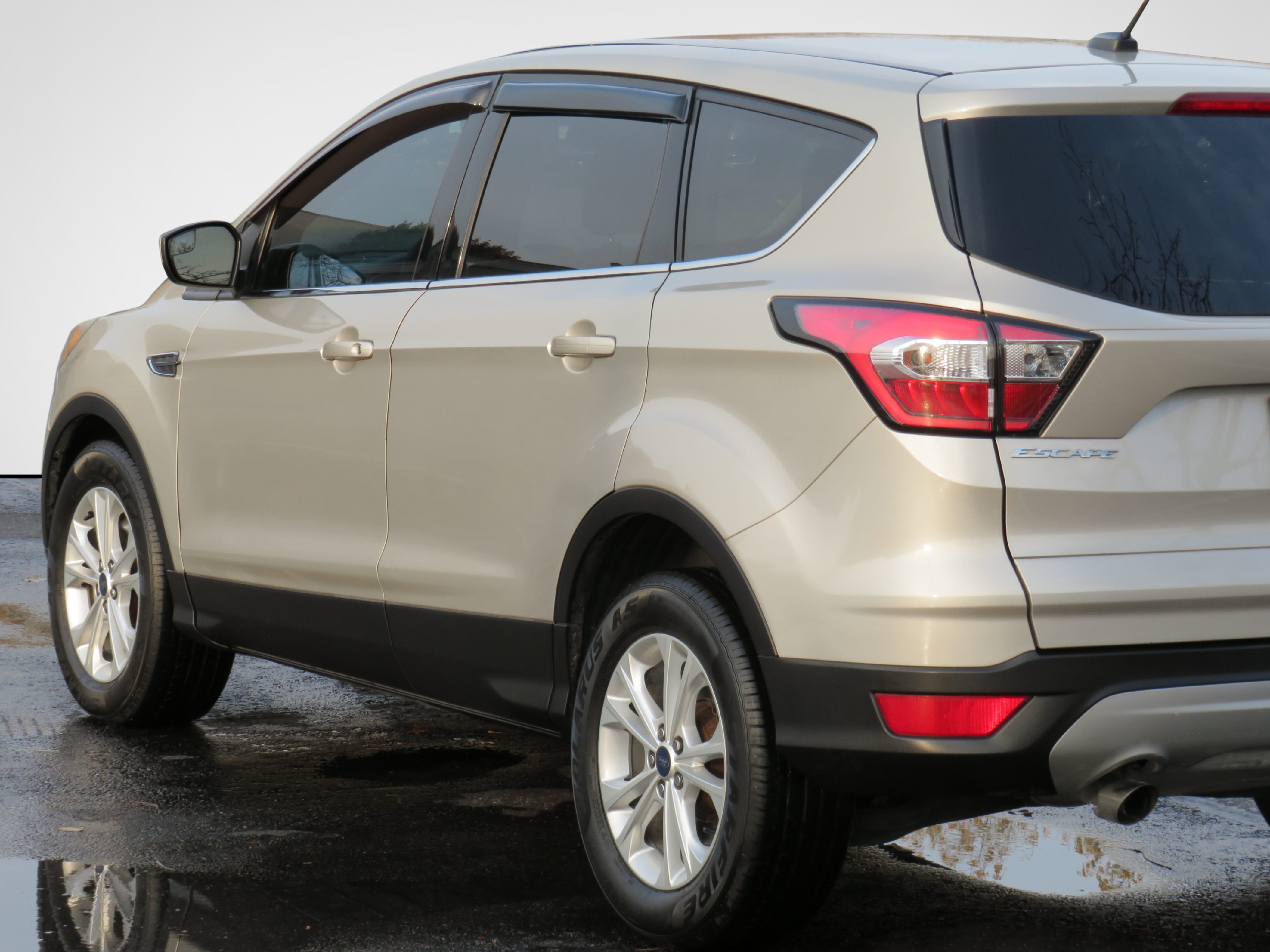 /laautomotive/2018-Ford-Escape-8409565229514522.jpg