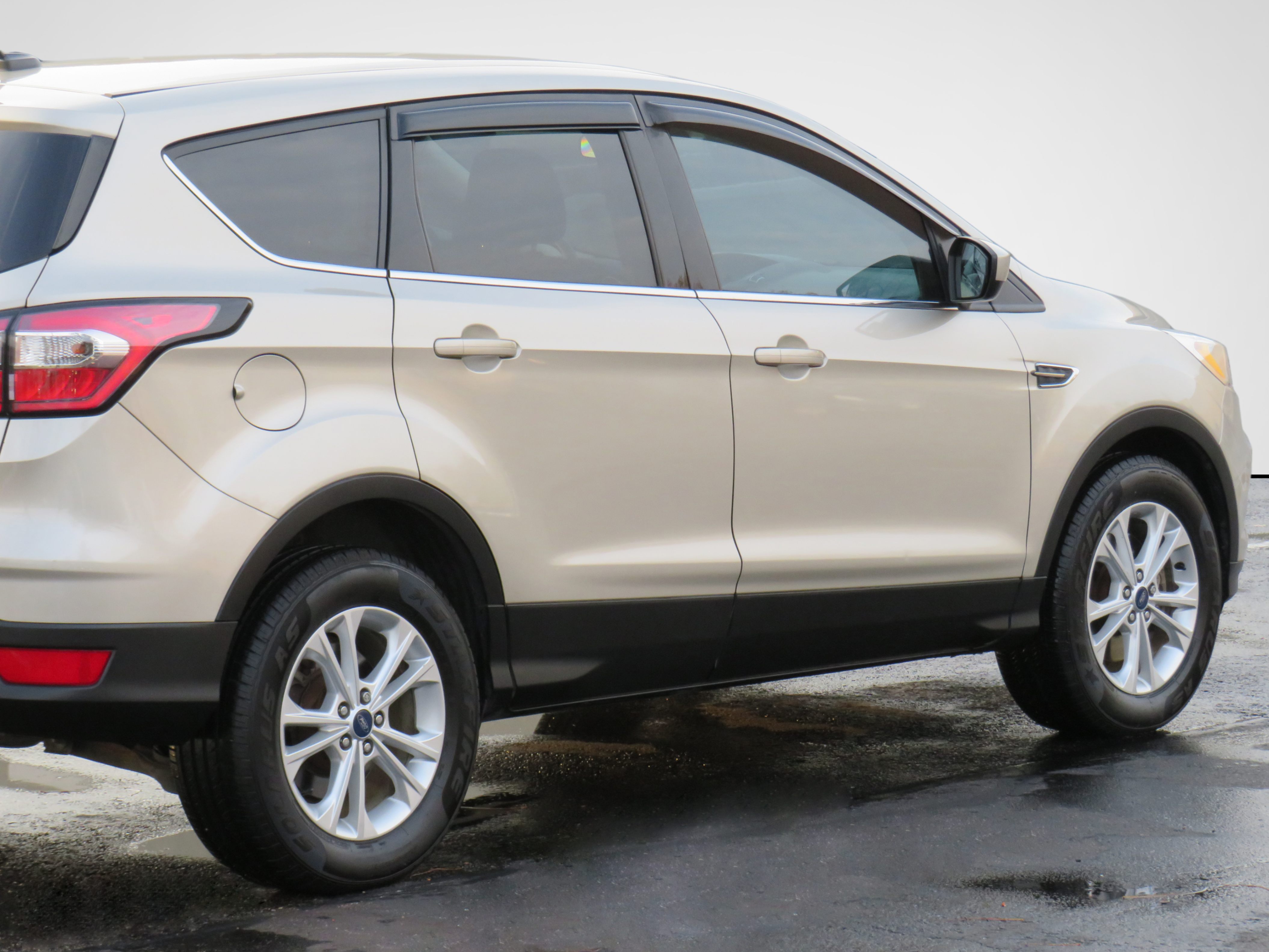 /laautomotive/2018-Ford-Escape-8854679940036192.jpg