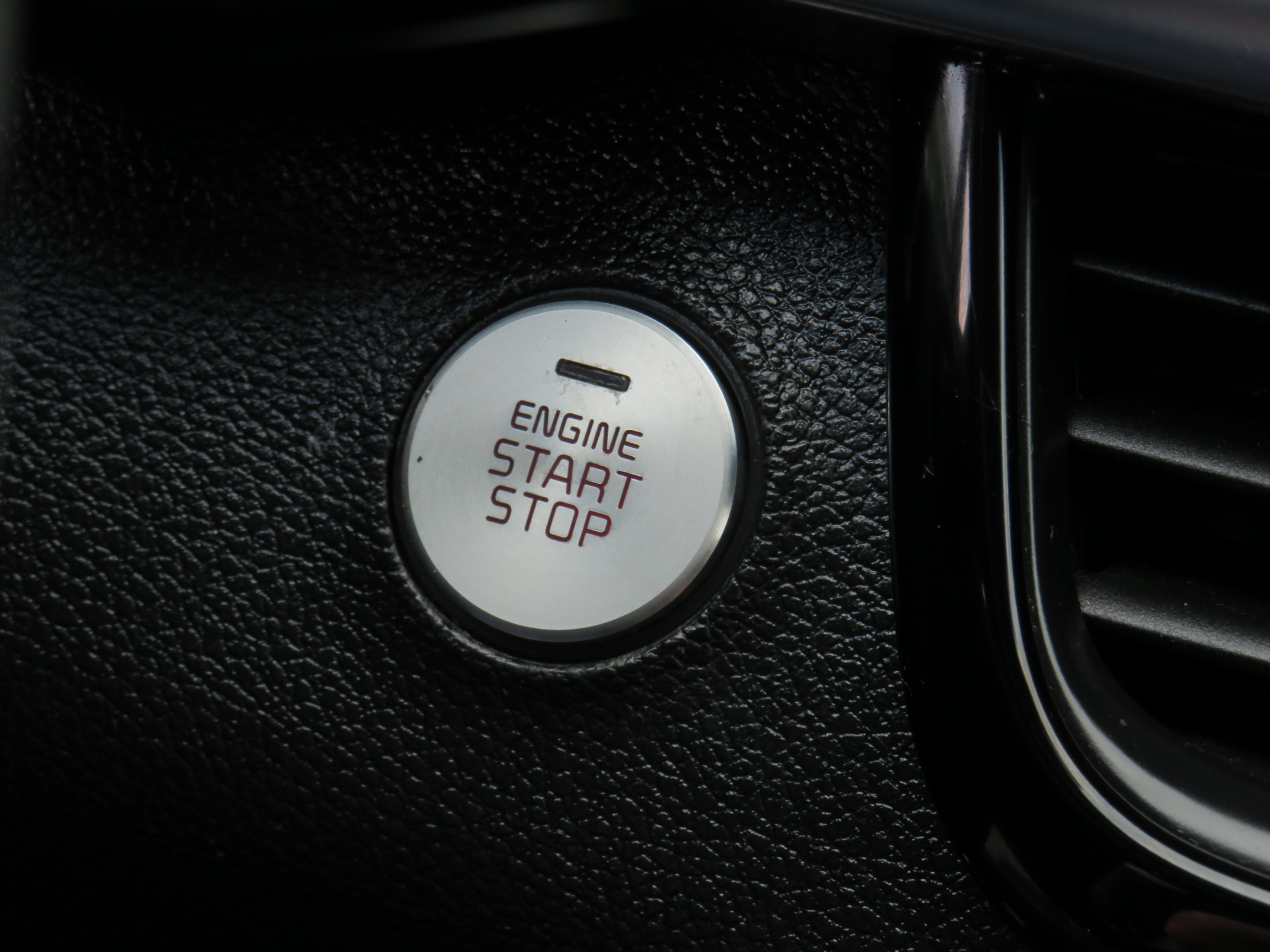 /laautomotive/2018-Kia-OptimaHybrid-9520446943558913.jpg