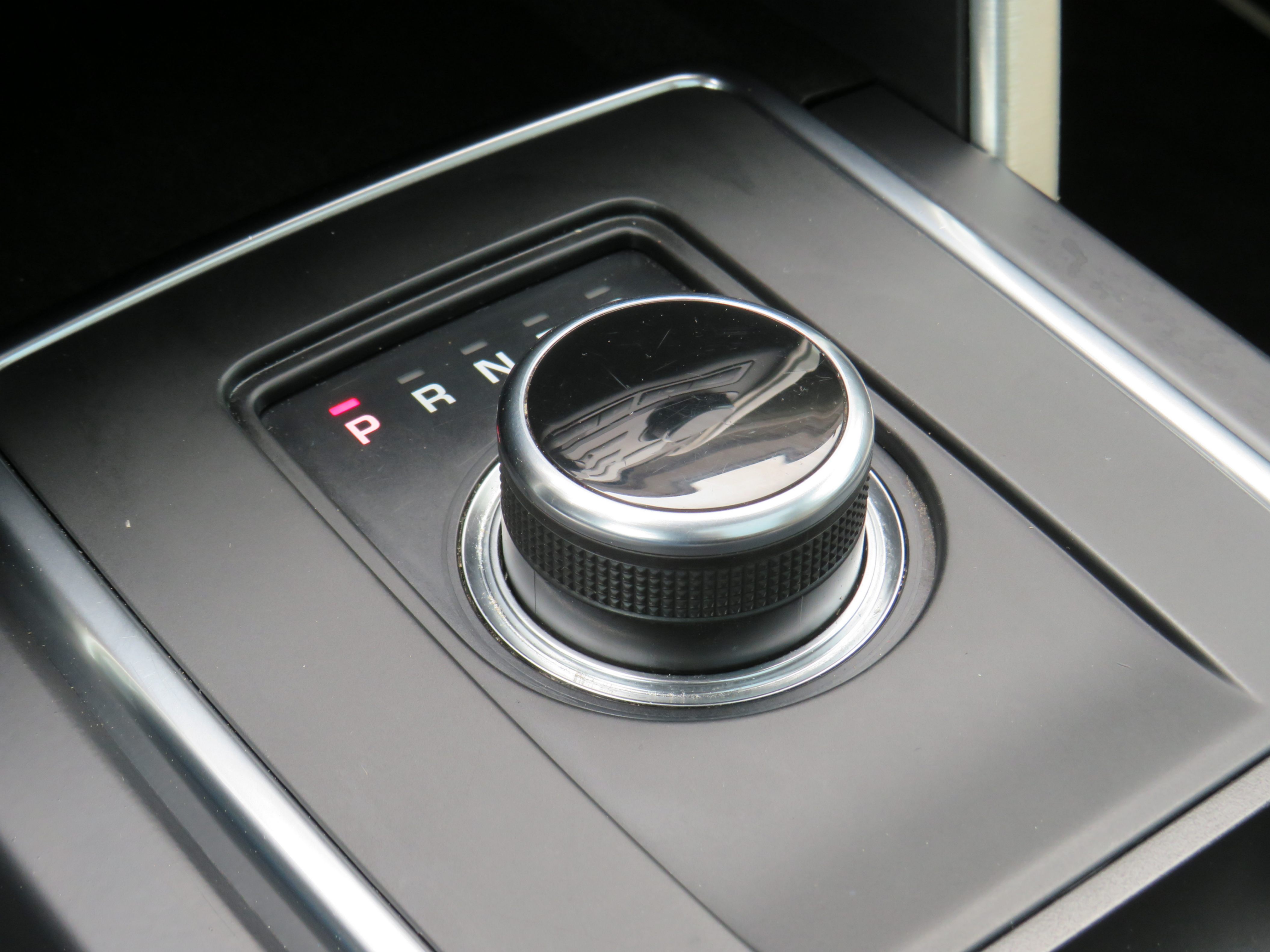 /laautomotive/2018-LandRover-DiscoverySport-41857334976818295.jpg