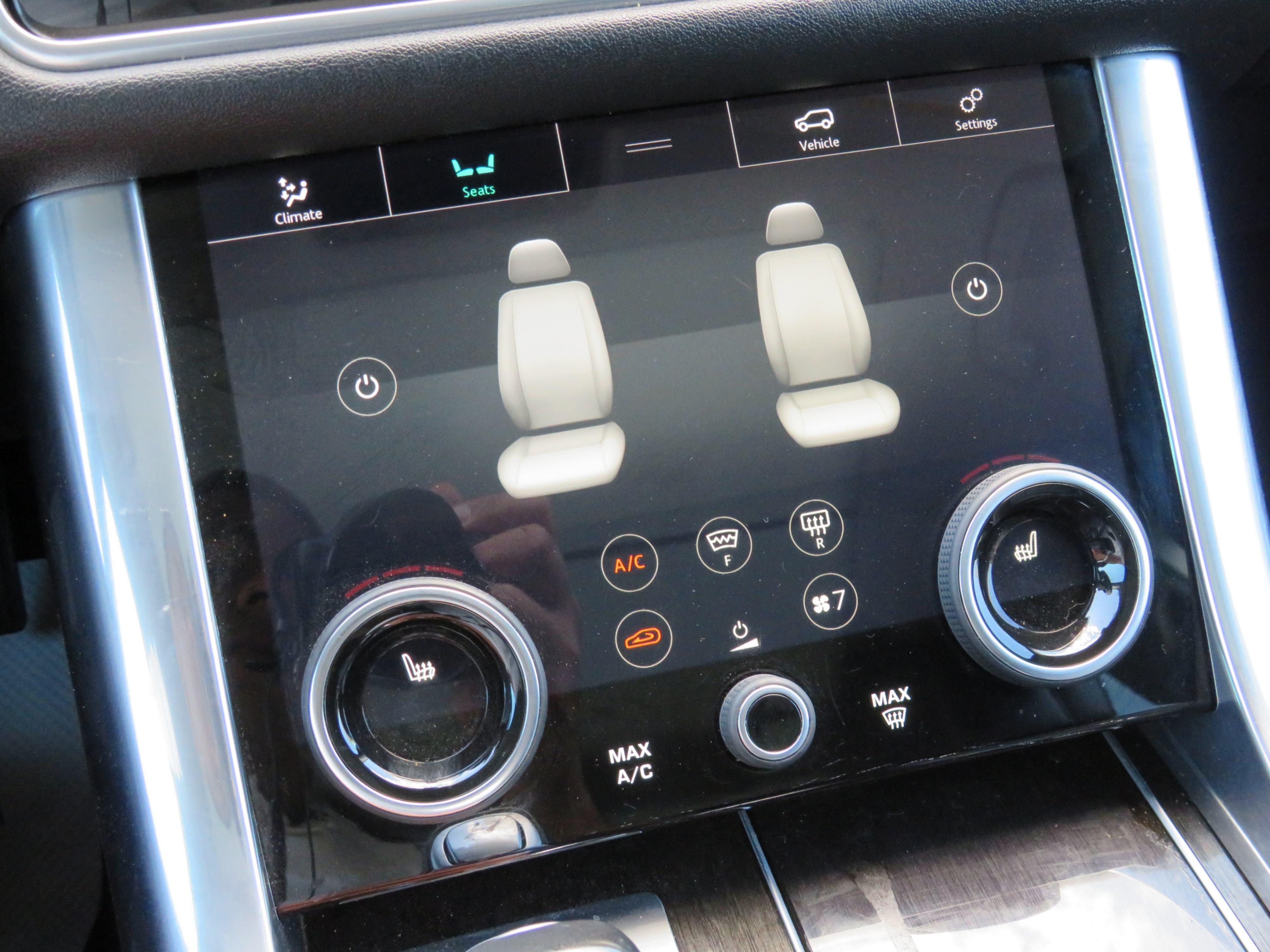 /laautomotive/2018-LandRover-RangeRover-06411640596910306.jpg