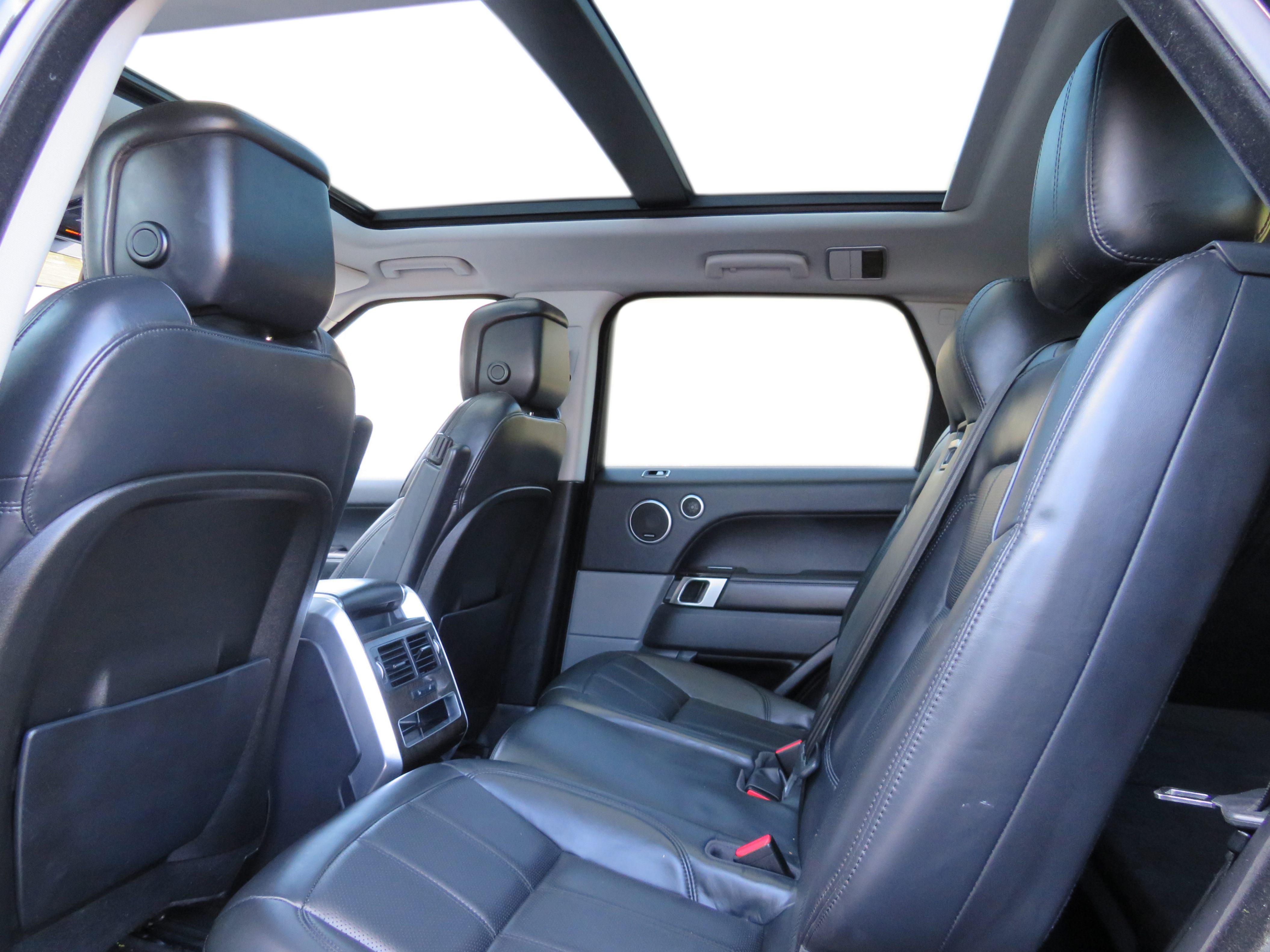 /laautomotive/2018-LandRover-RangeRover-15622421730538338.jpg