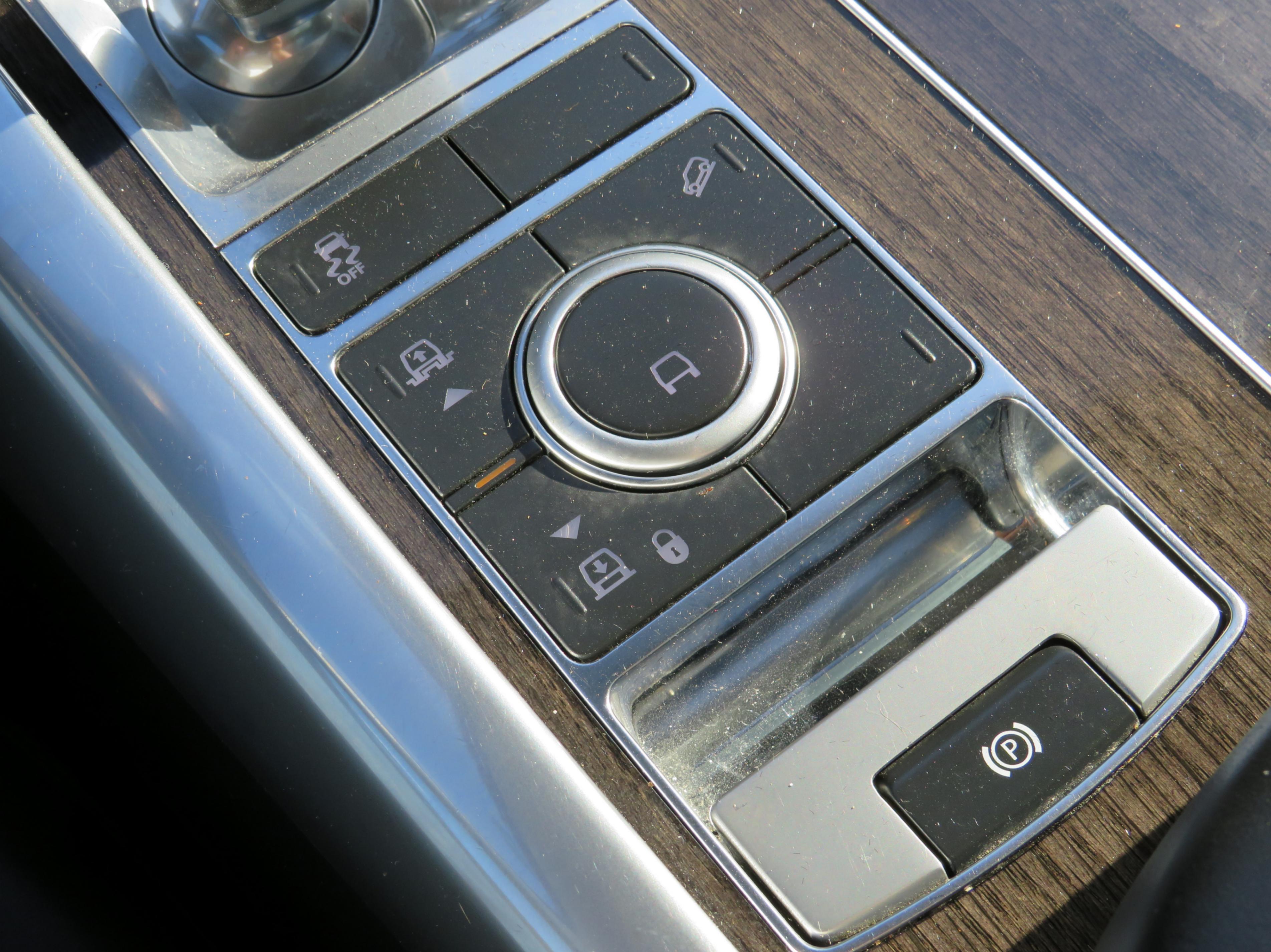 /laautomotive/2018-LandRover-RangeRover-5605823354815906.jpg
