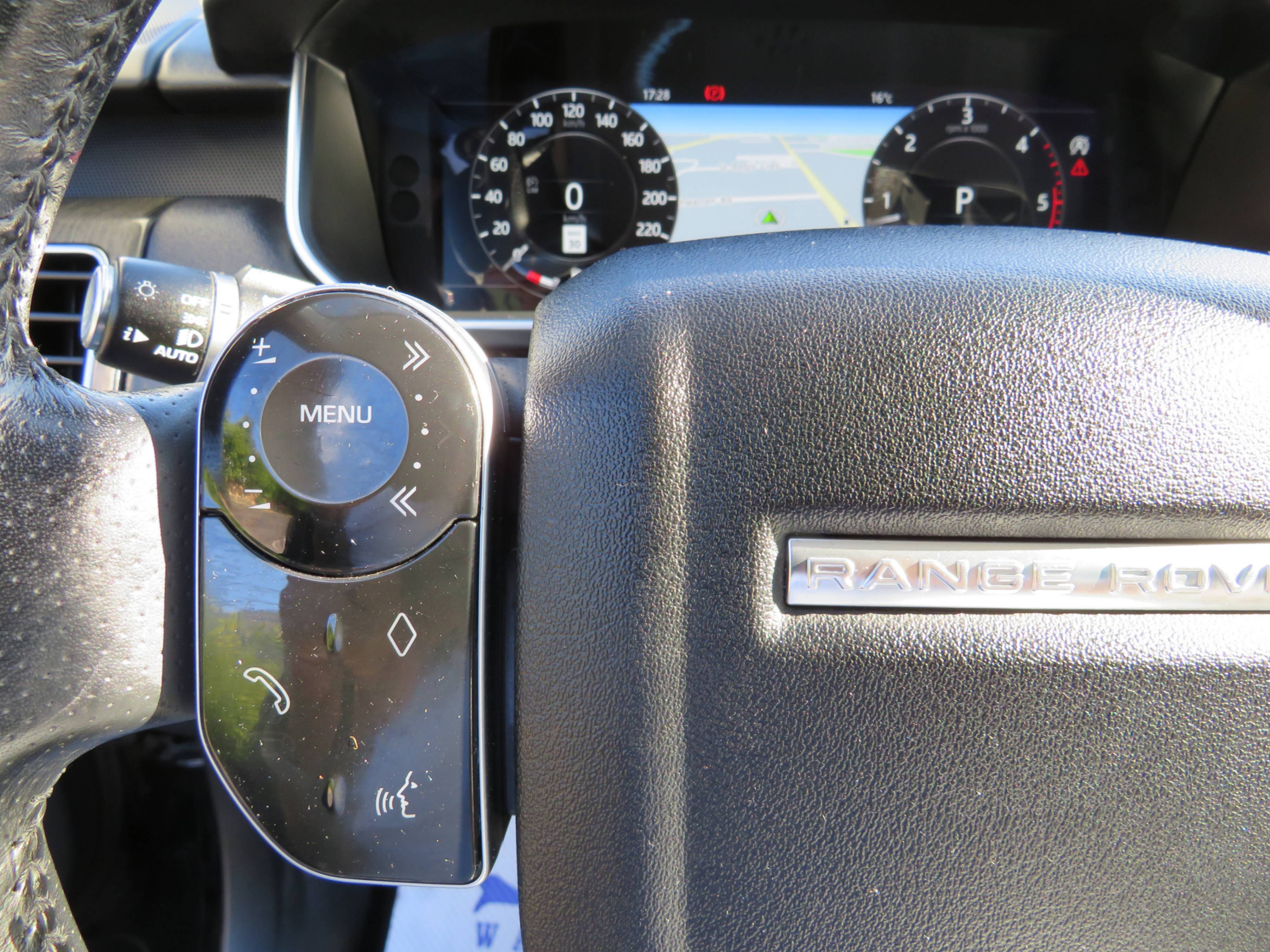 /laautomotive/2018-LandRover-RangeRover-6428275386488604.jpg