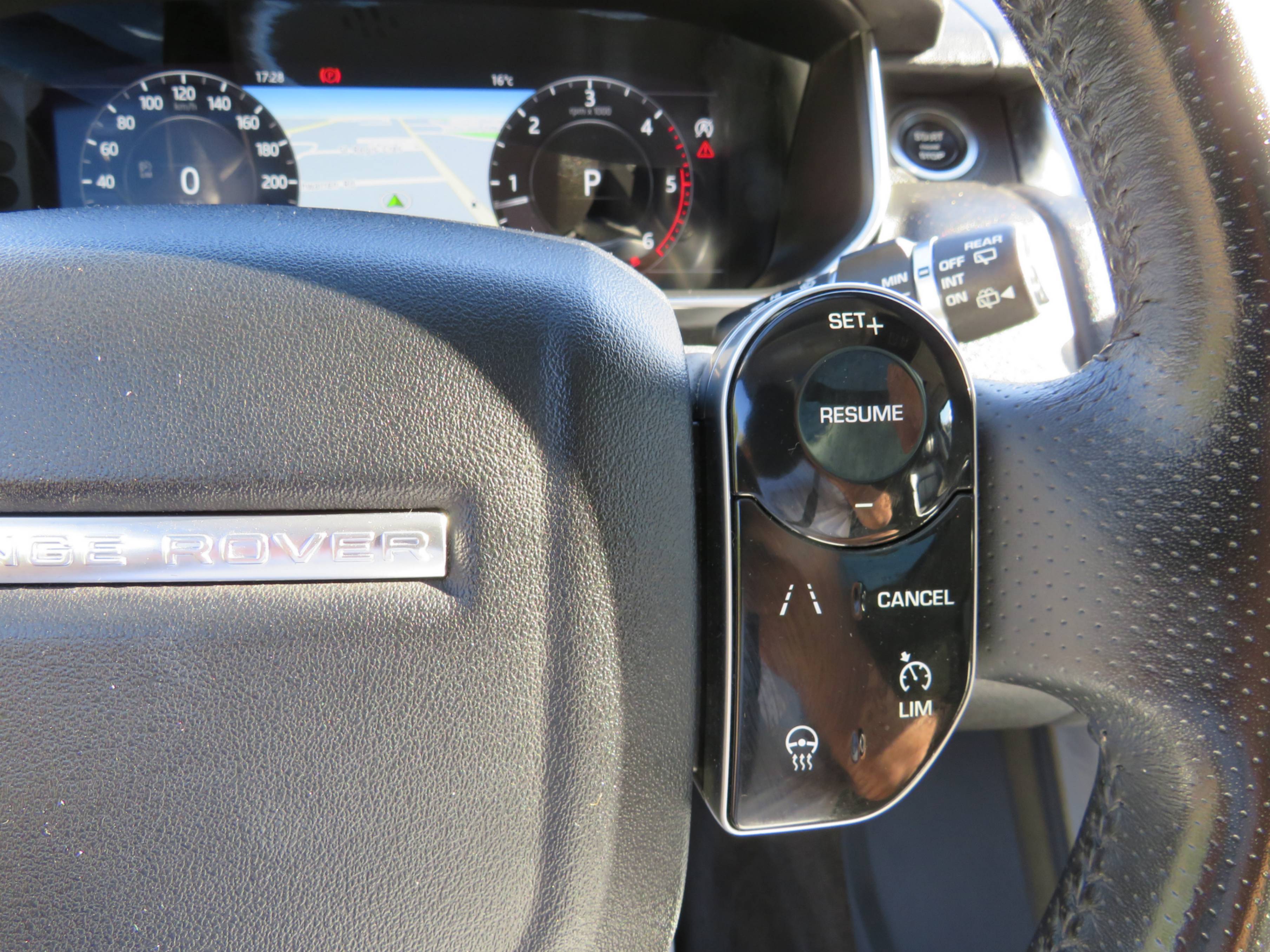 /laautomotive/2018-LandRover-RangeRover-8431423556000366.jpg