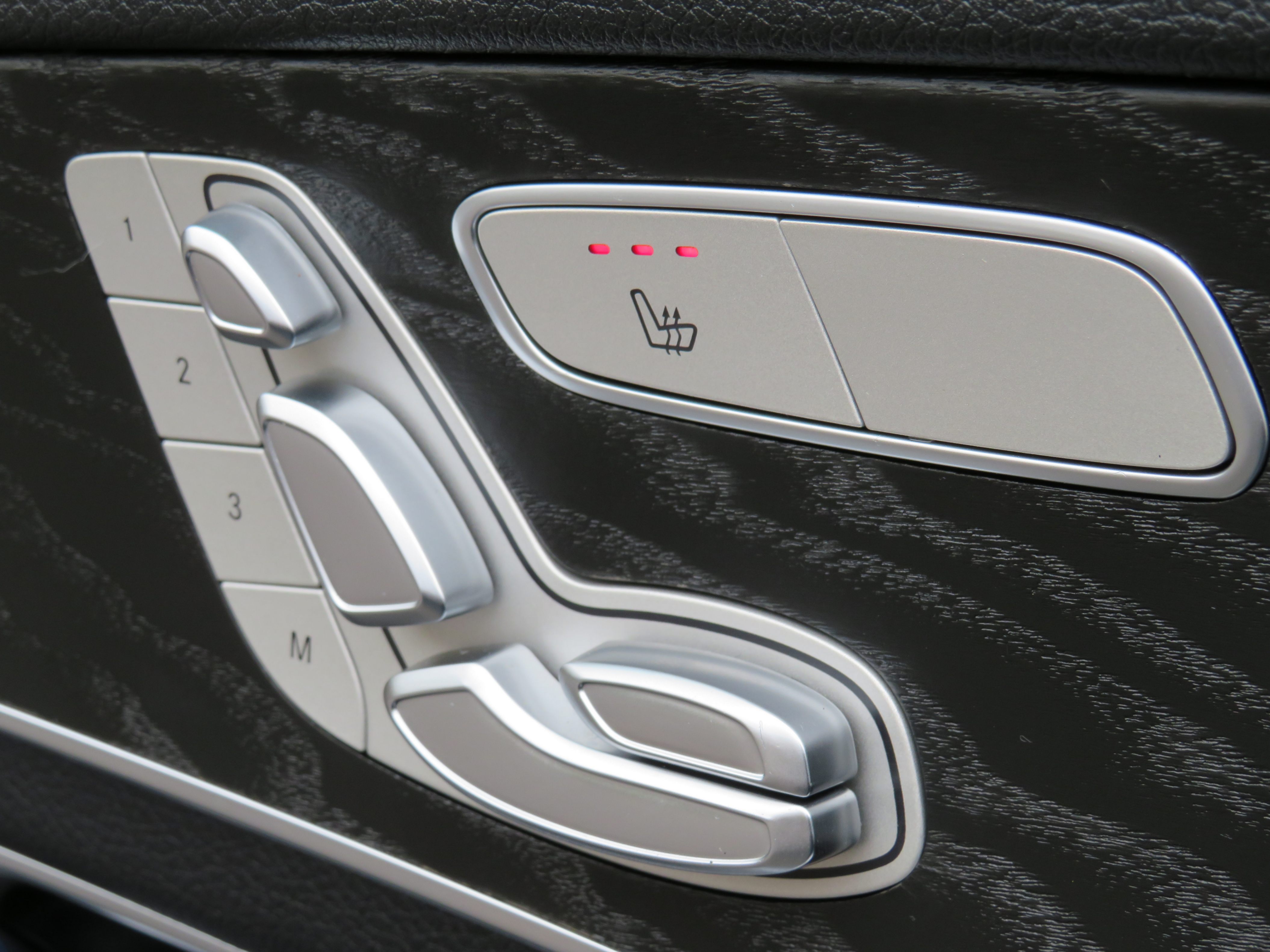 /laautomotive/2018-Mercedes-Benz-C-Class-20738033094380404.jpg