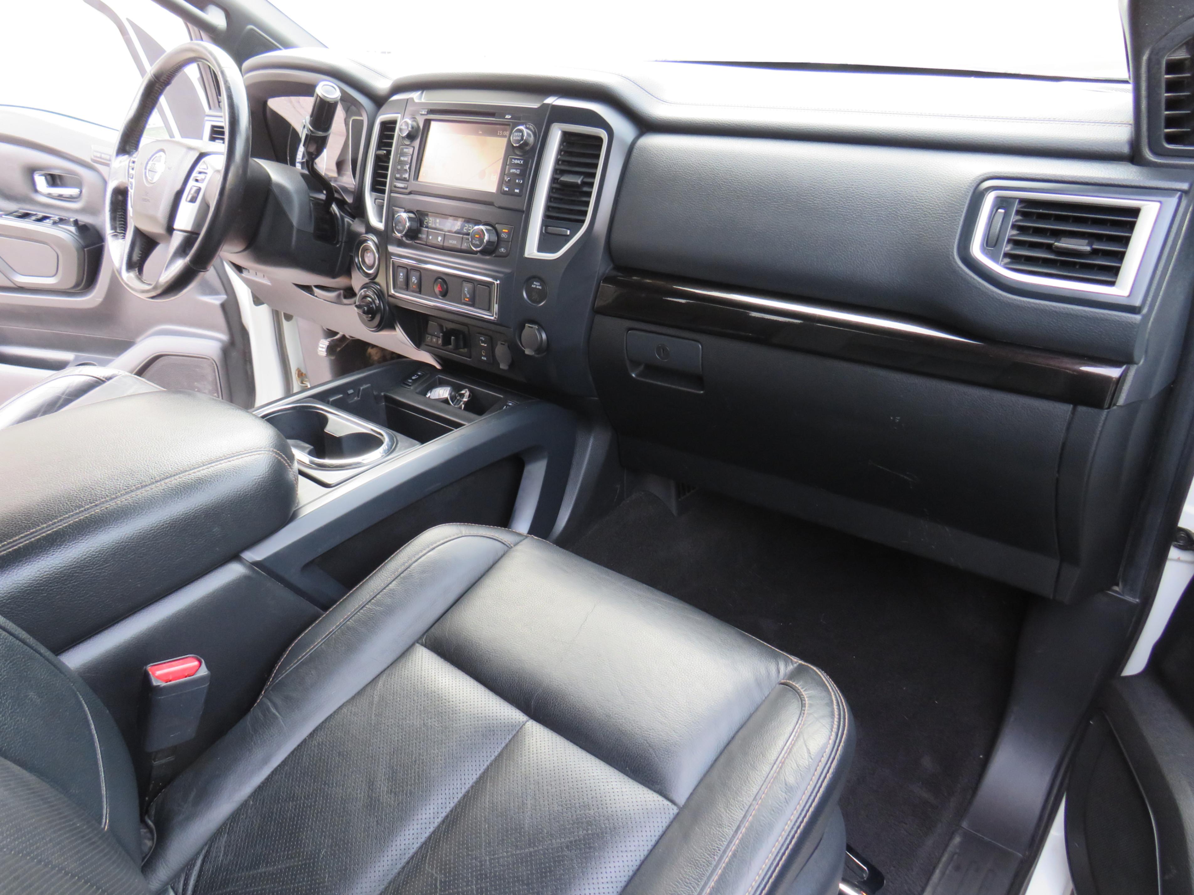 /laautomotive/2018-Nissan-Titan-19055615633893708.jpg