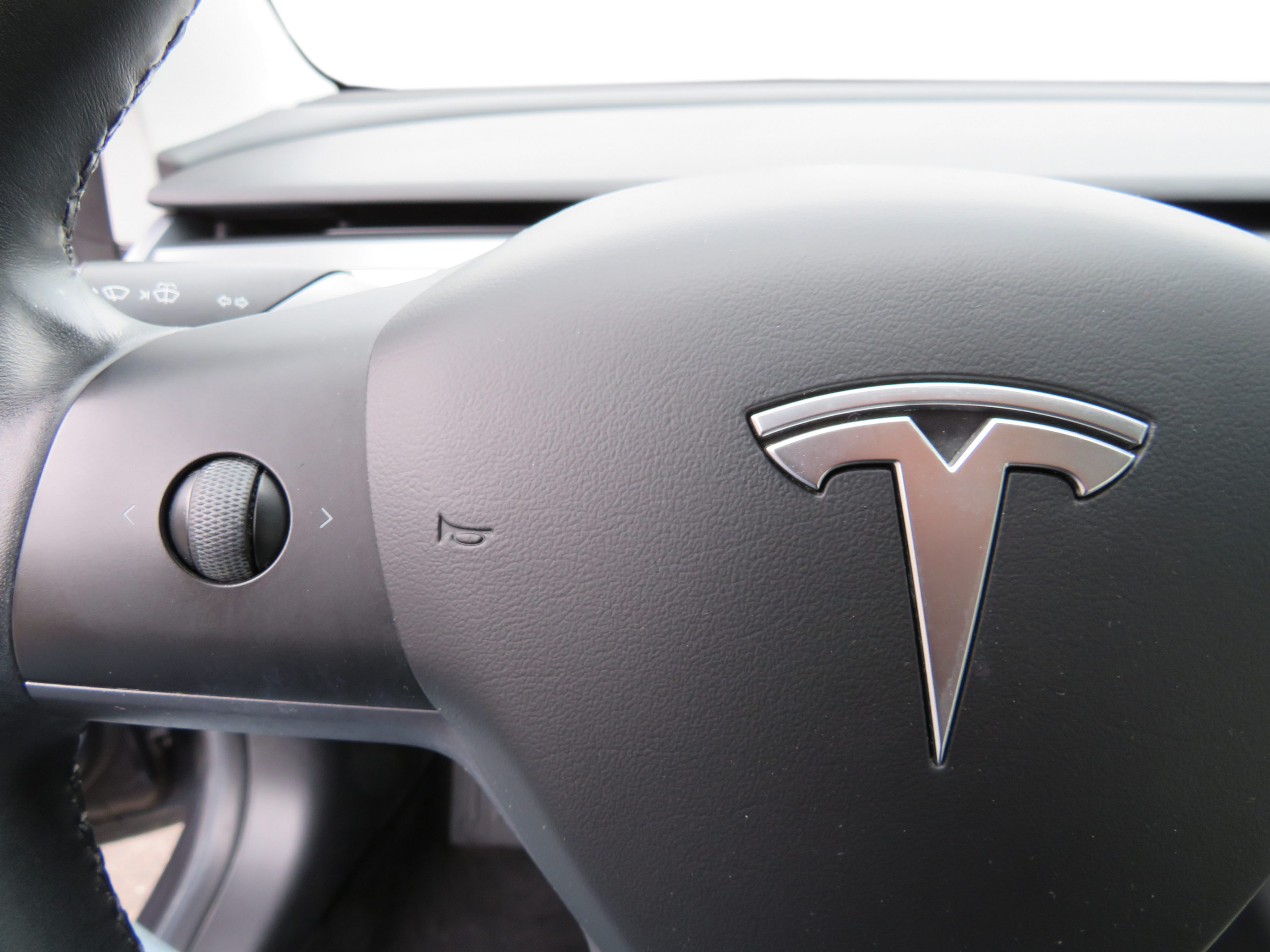 /laautomotive/2018-Tesla-Model3-1412064211701043.jpg