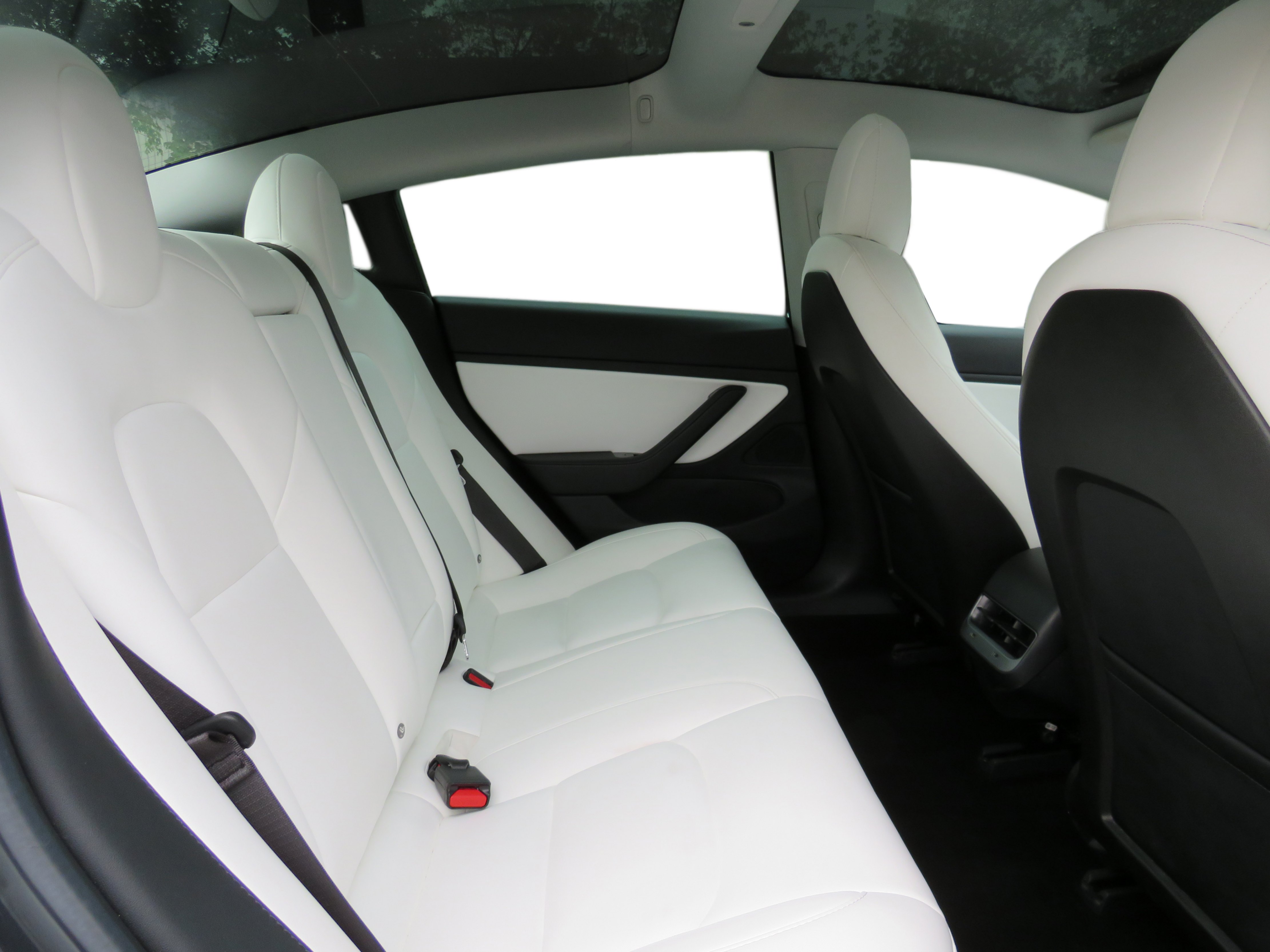 /laautomotive/2018-Tesla-Model3-7989800933143578.jpg