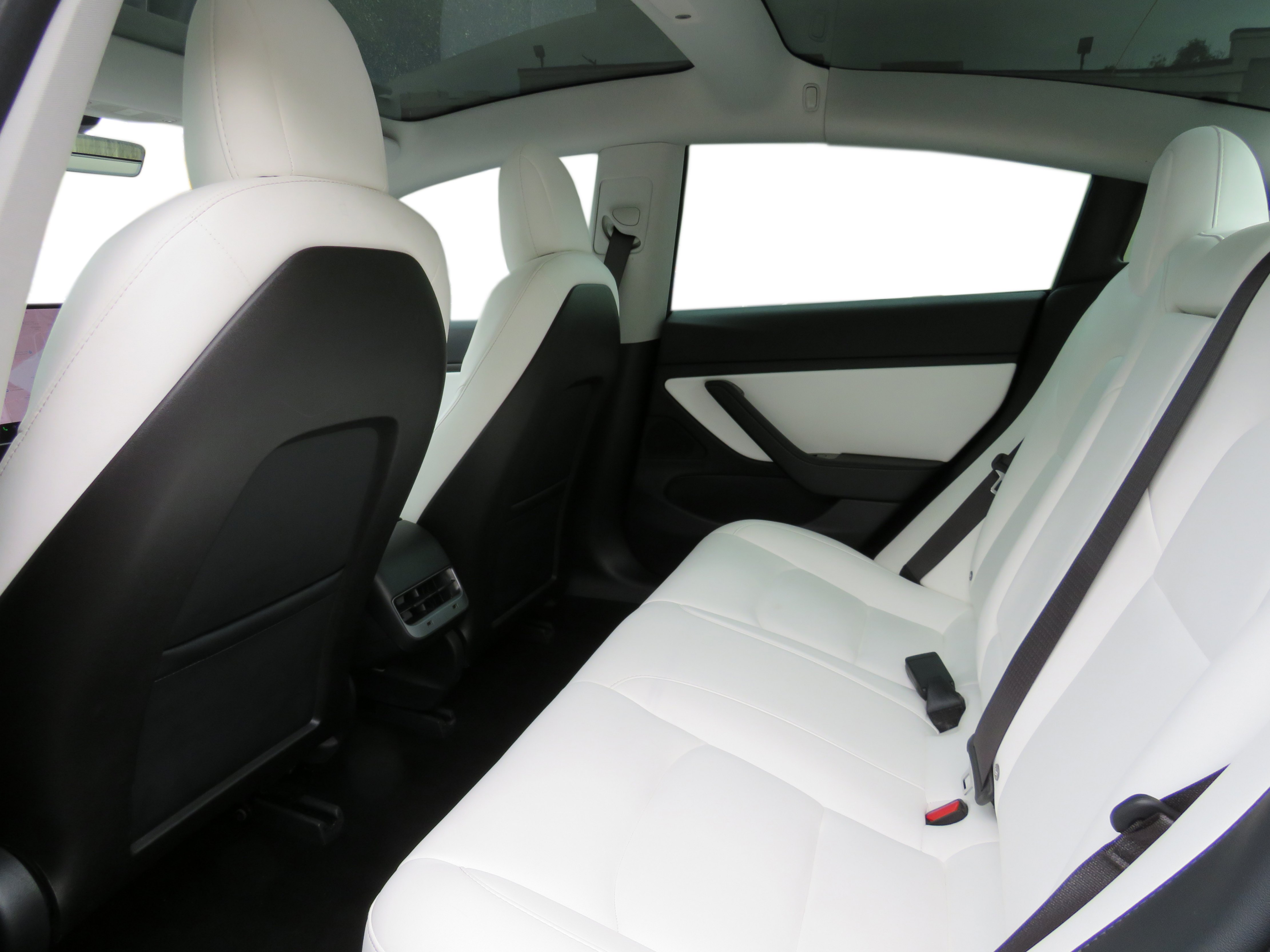 /laautomotive/2018-Tesla-Model3-9037912464354148.jpg
