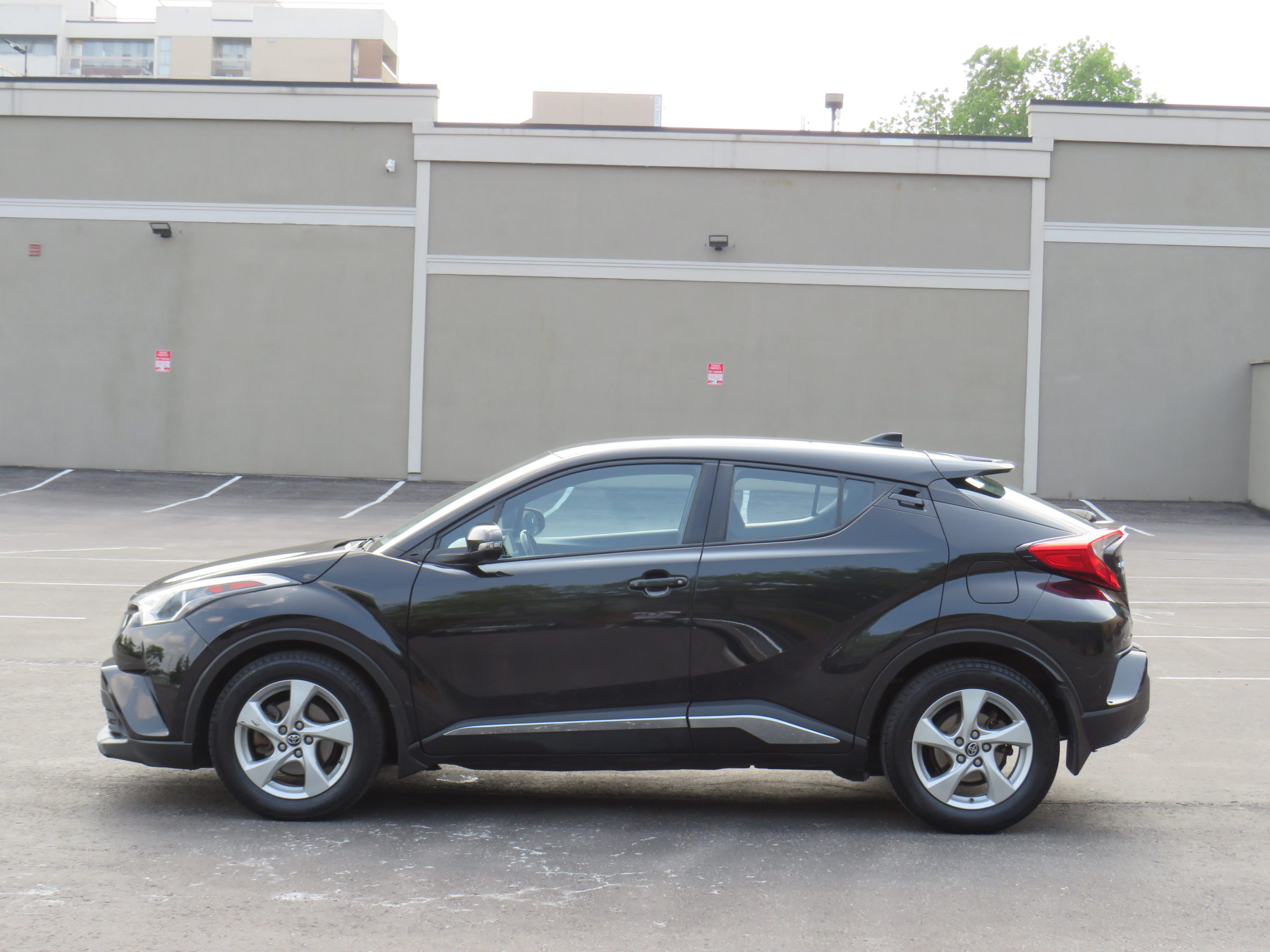 /laautomotive/2018-Toyota-C-HR-7599396484264351.jpg