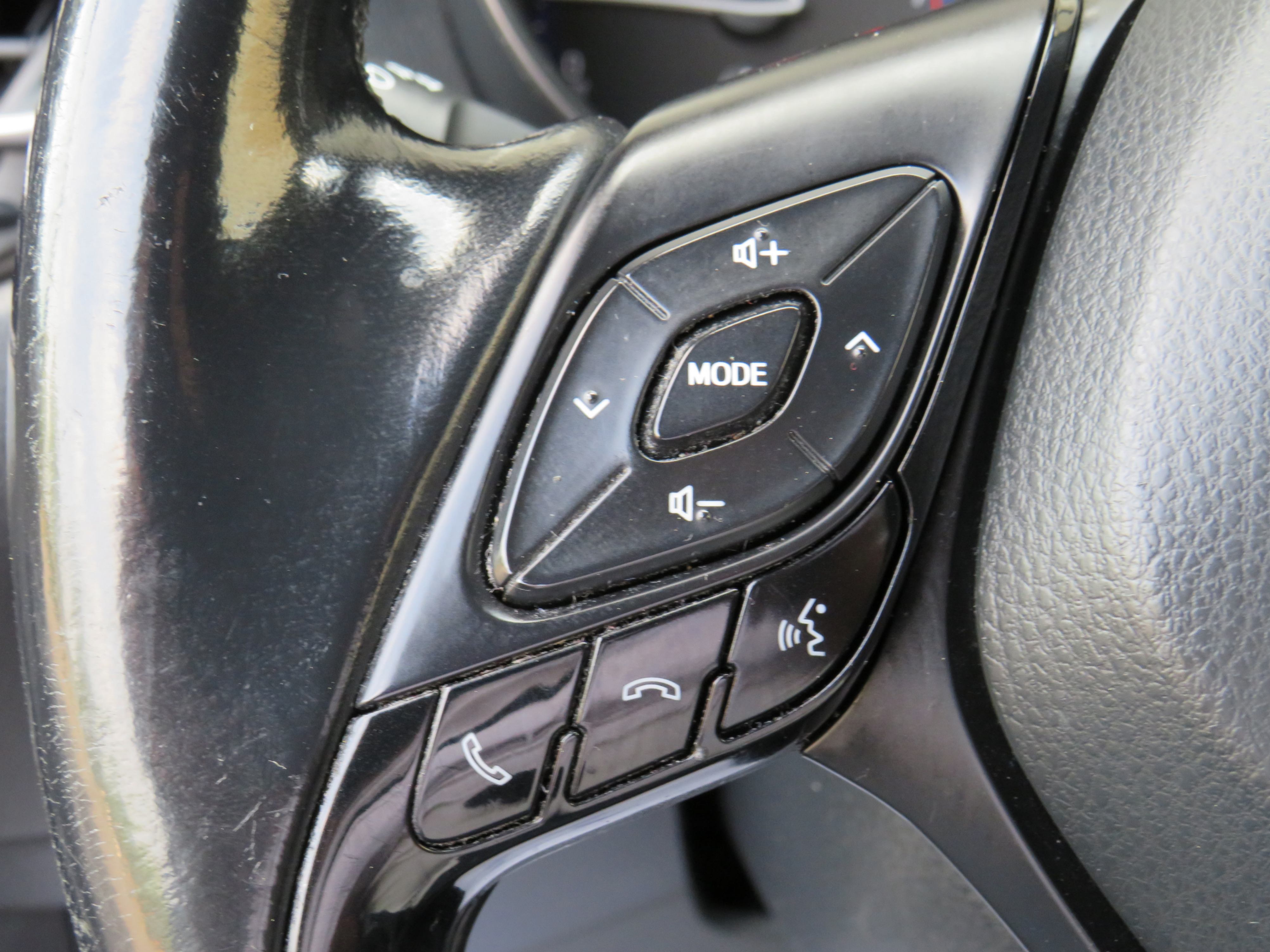 /laautomotive/2018-Toyota-C-HR-9683126696261979.jpg