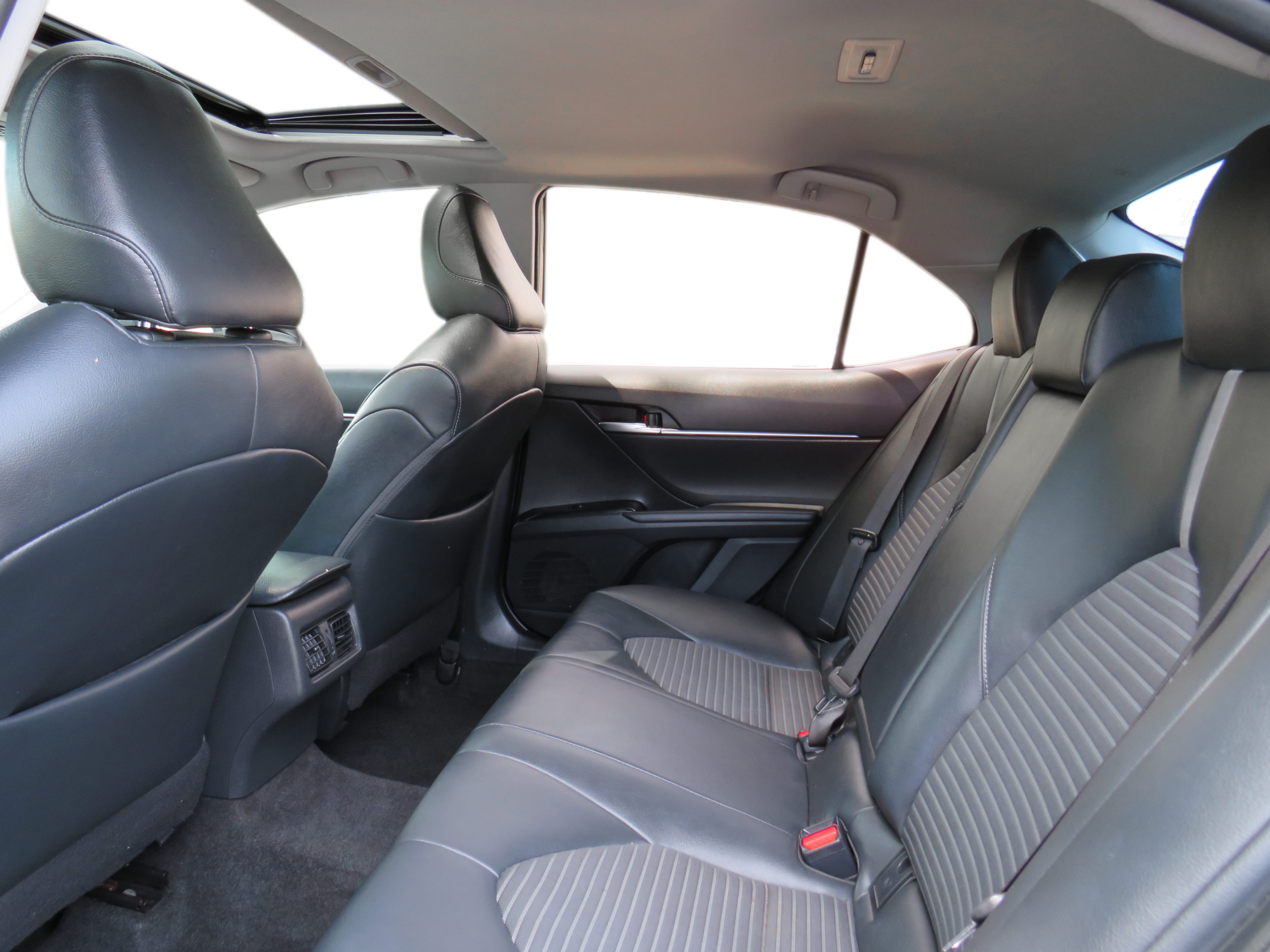 /laautomotive/2018-Toyota-Camry-14772291574346097.jpg