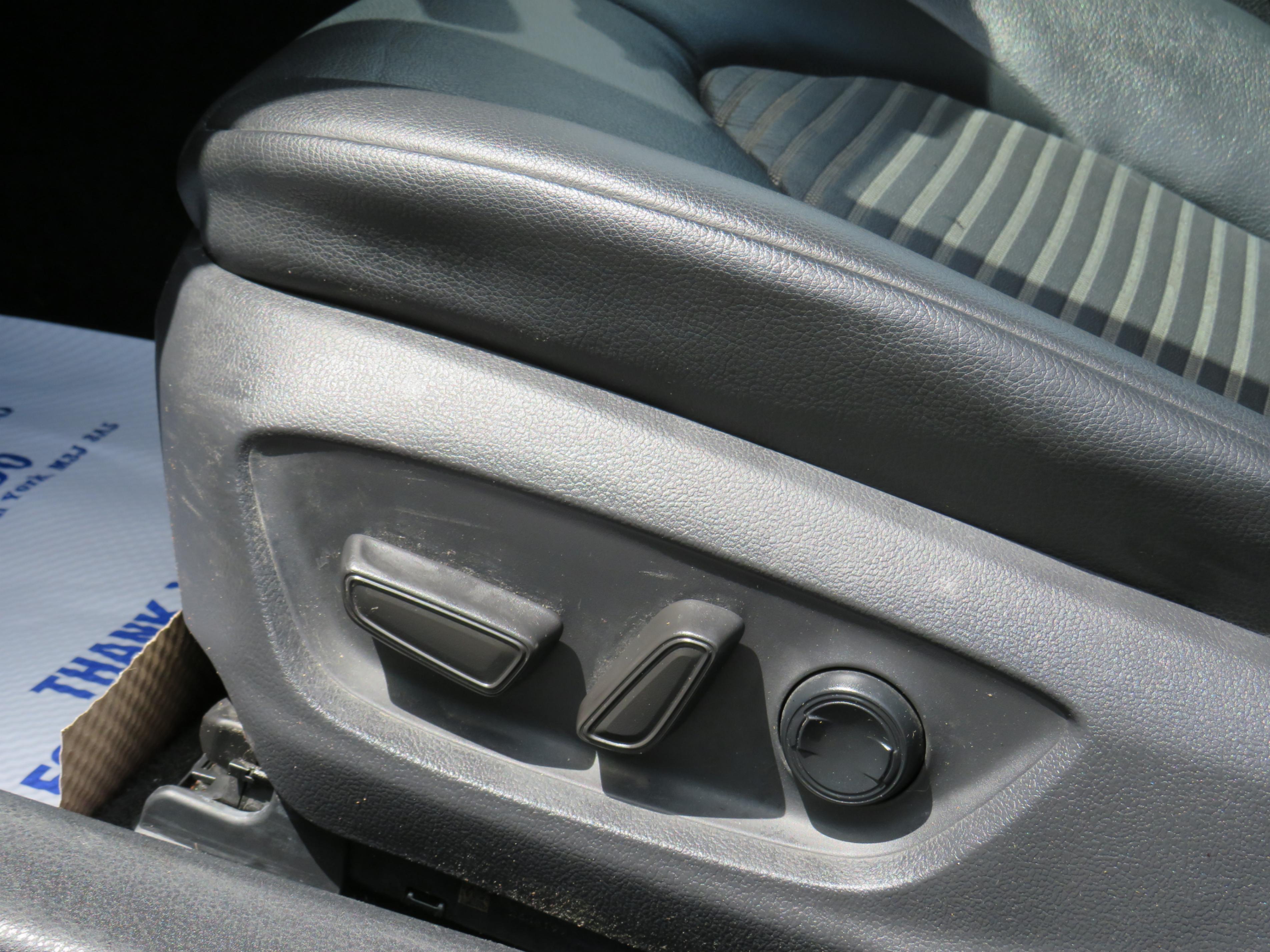 /laautomotive/2018-Toyota-CamryHybrid-007025030649883801.jpg