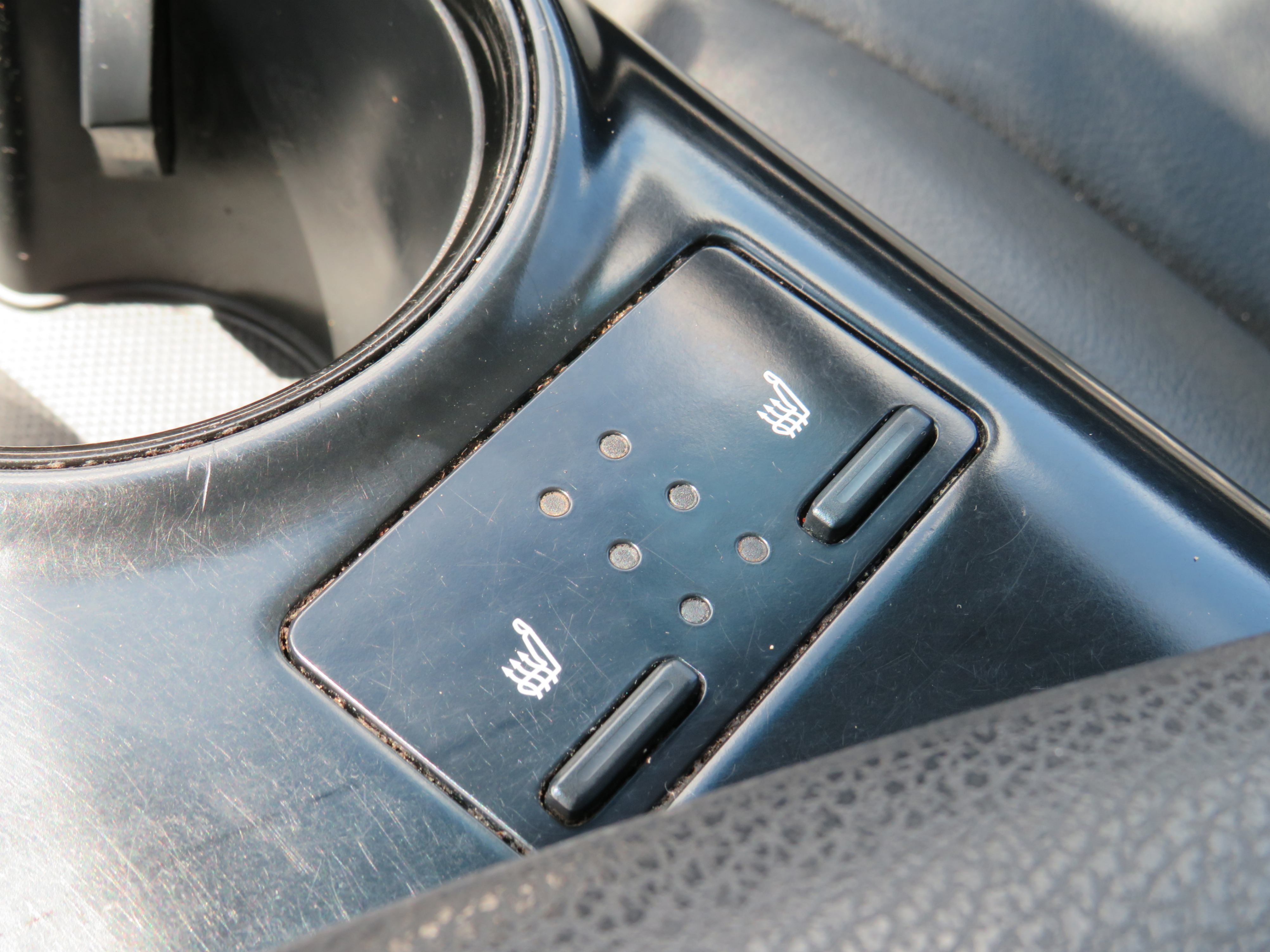 /laautomotive/2018-Toyota-CamryHybrid-0642657617942648.jpg