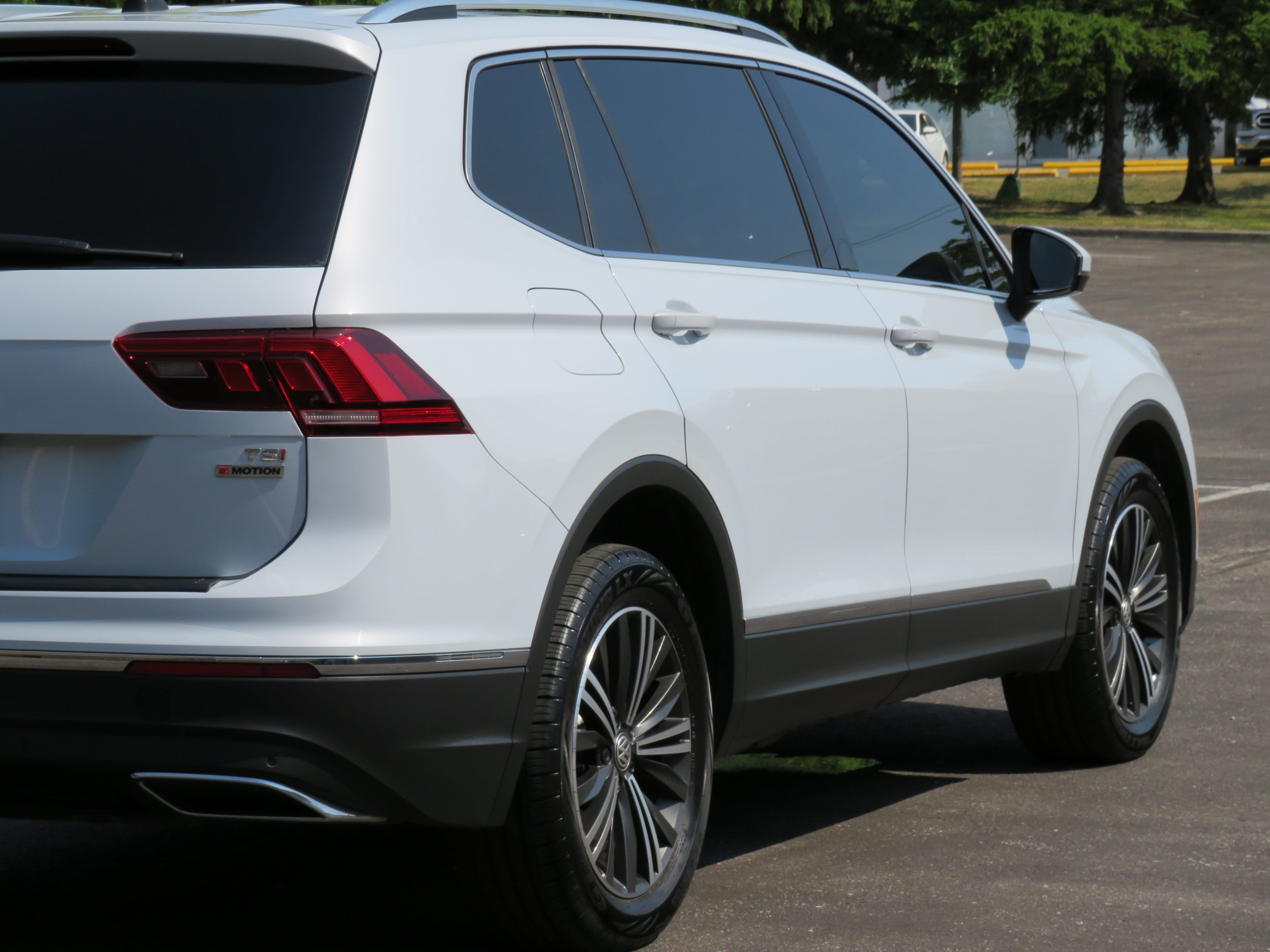 /laautomotive/2018-Volkswagen-Tiguan-003855758845879409.jpg