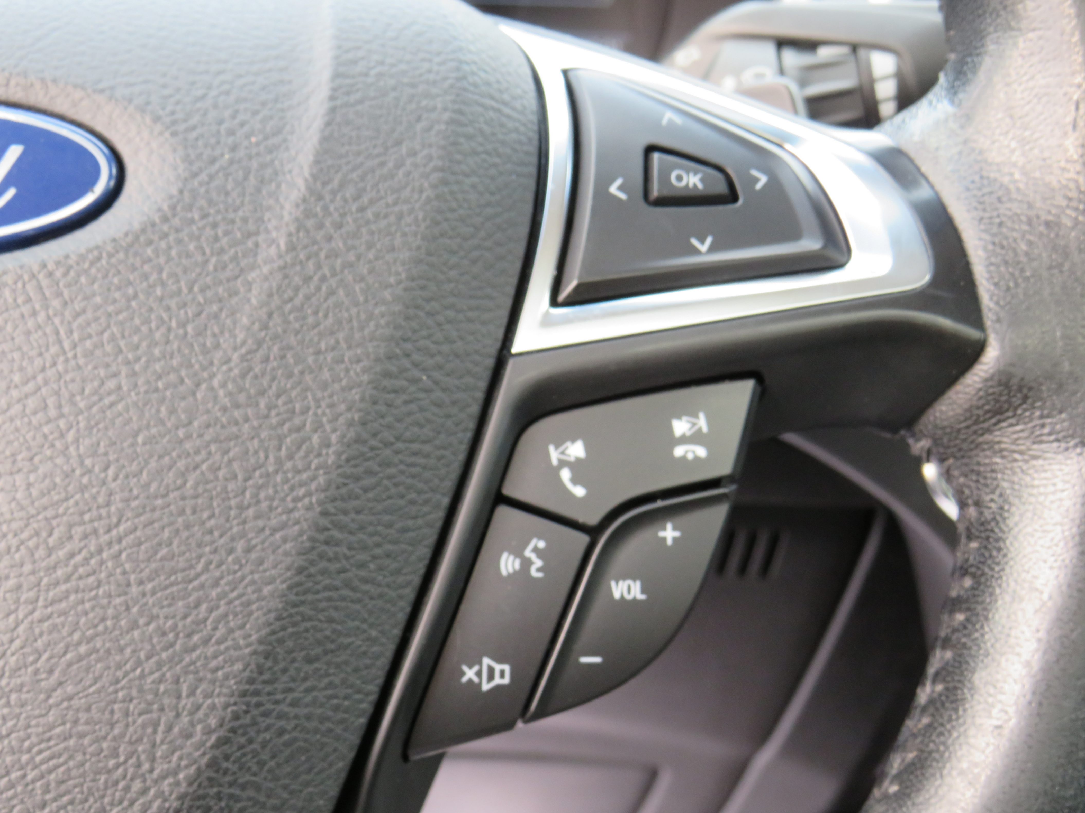 /laautomotive/2019-Ford-Edge-2165118138234623.jpg