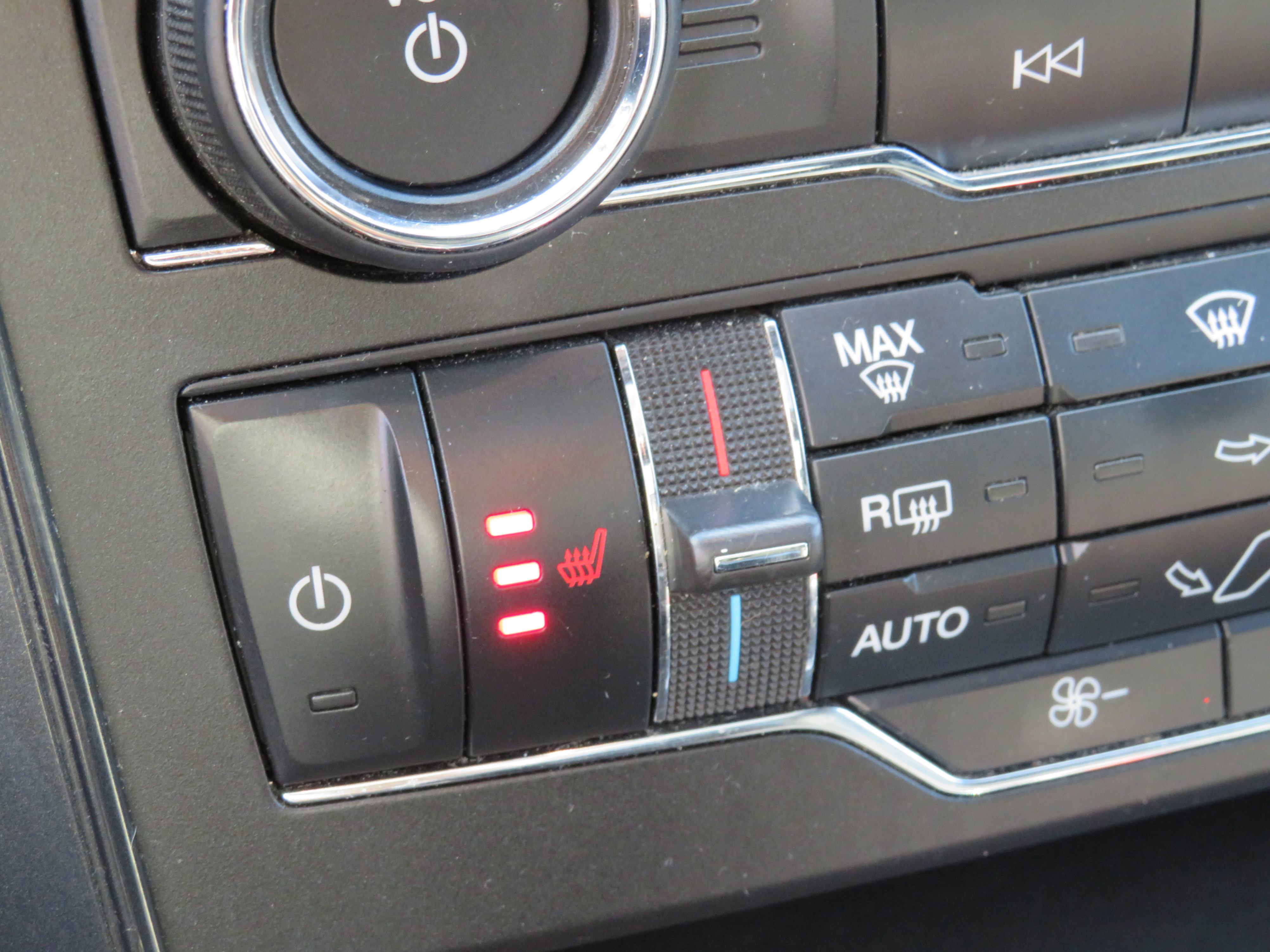 /laautomotive/2019-Ford-Explorer-055876922273930596.jpg