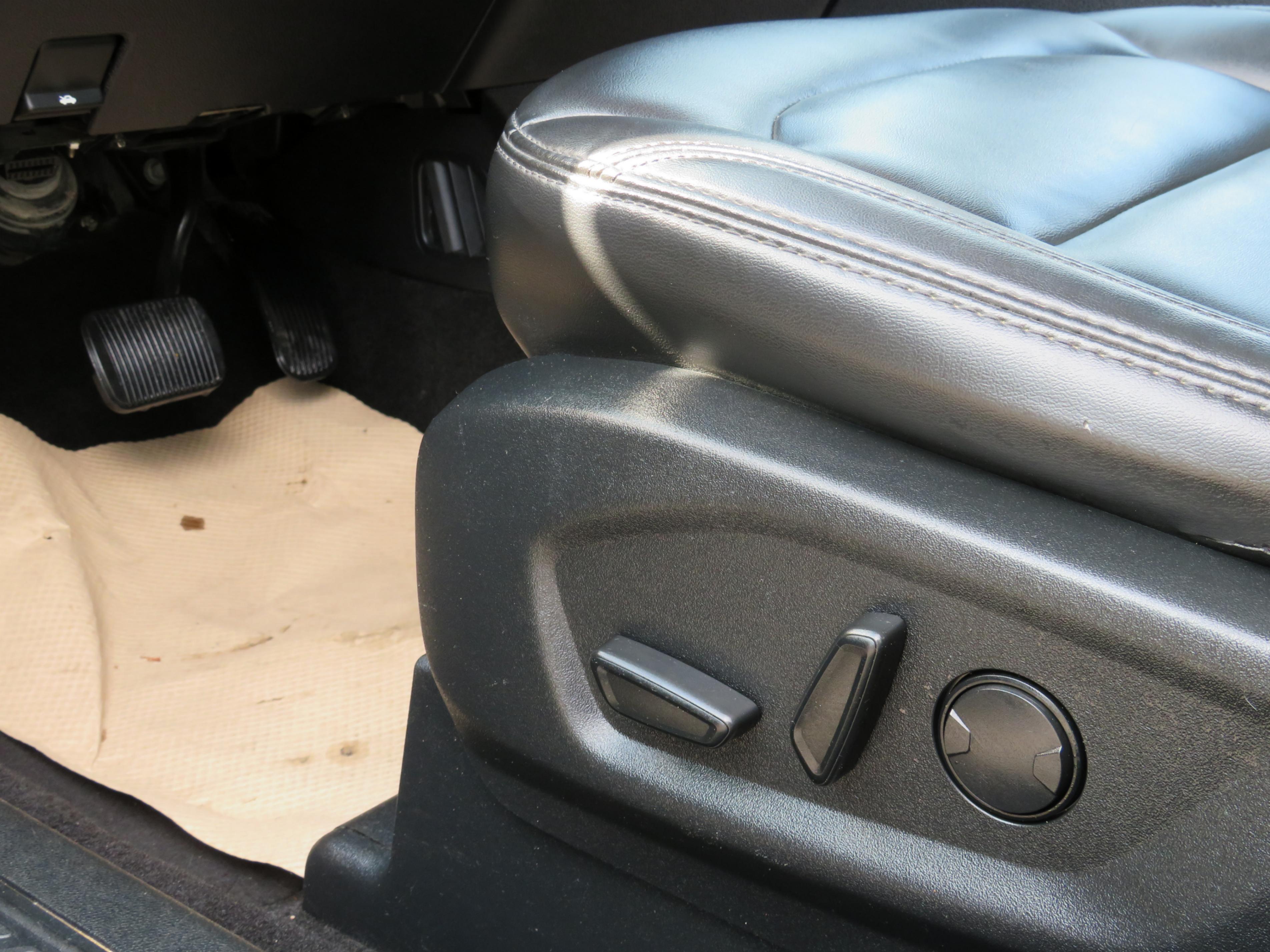 /laautomotive/2019-Ford-Explorer-26221527690011115.jpg