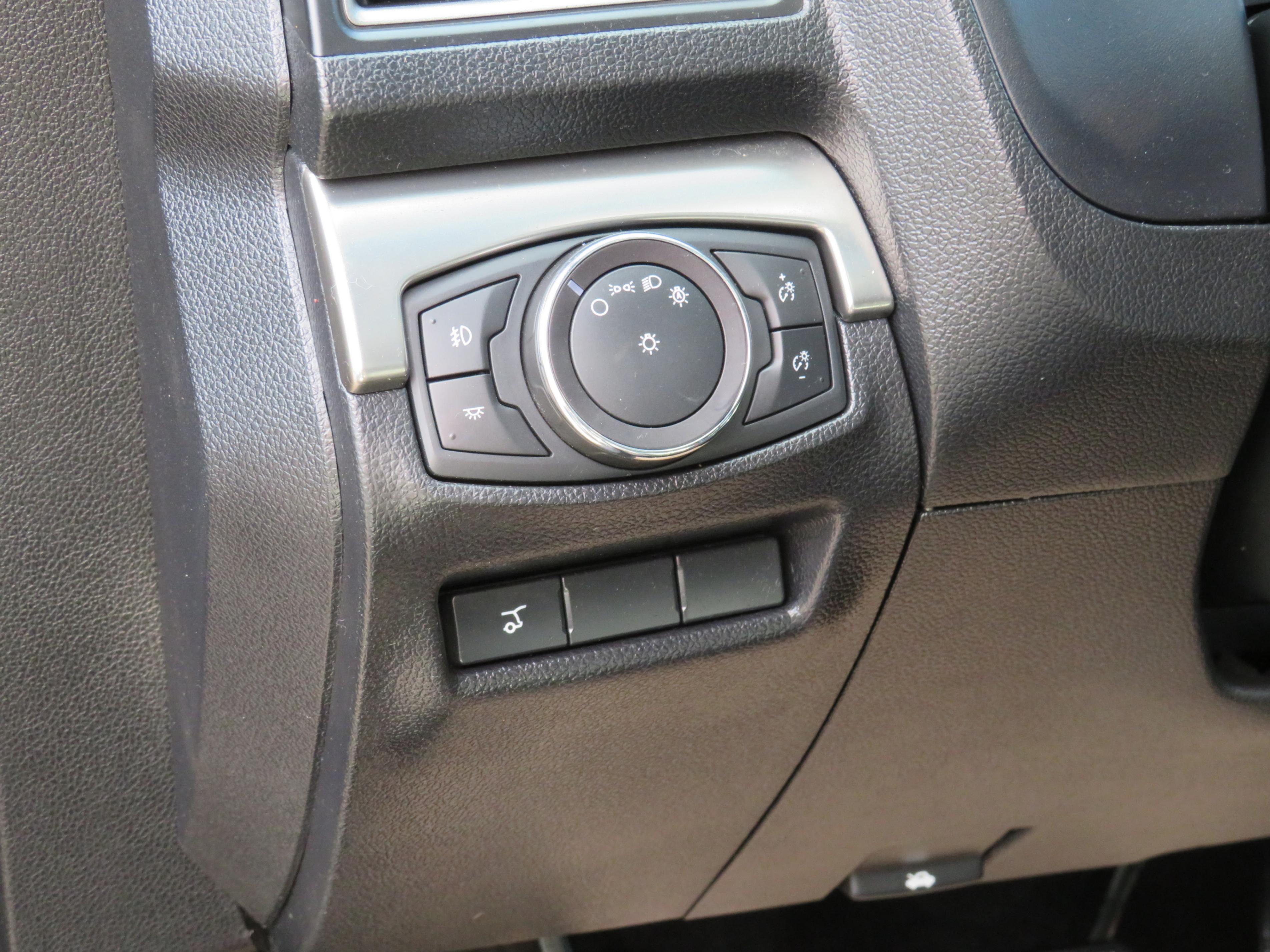 /laautomotive/2019-Ford-Explorer-8756989777458191.jpg