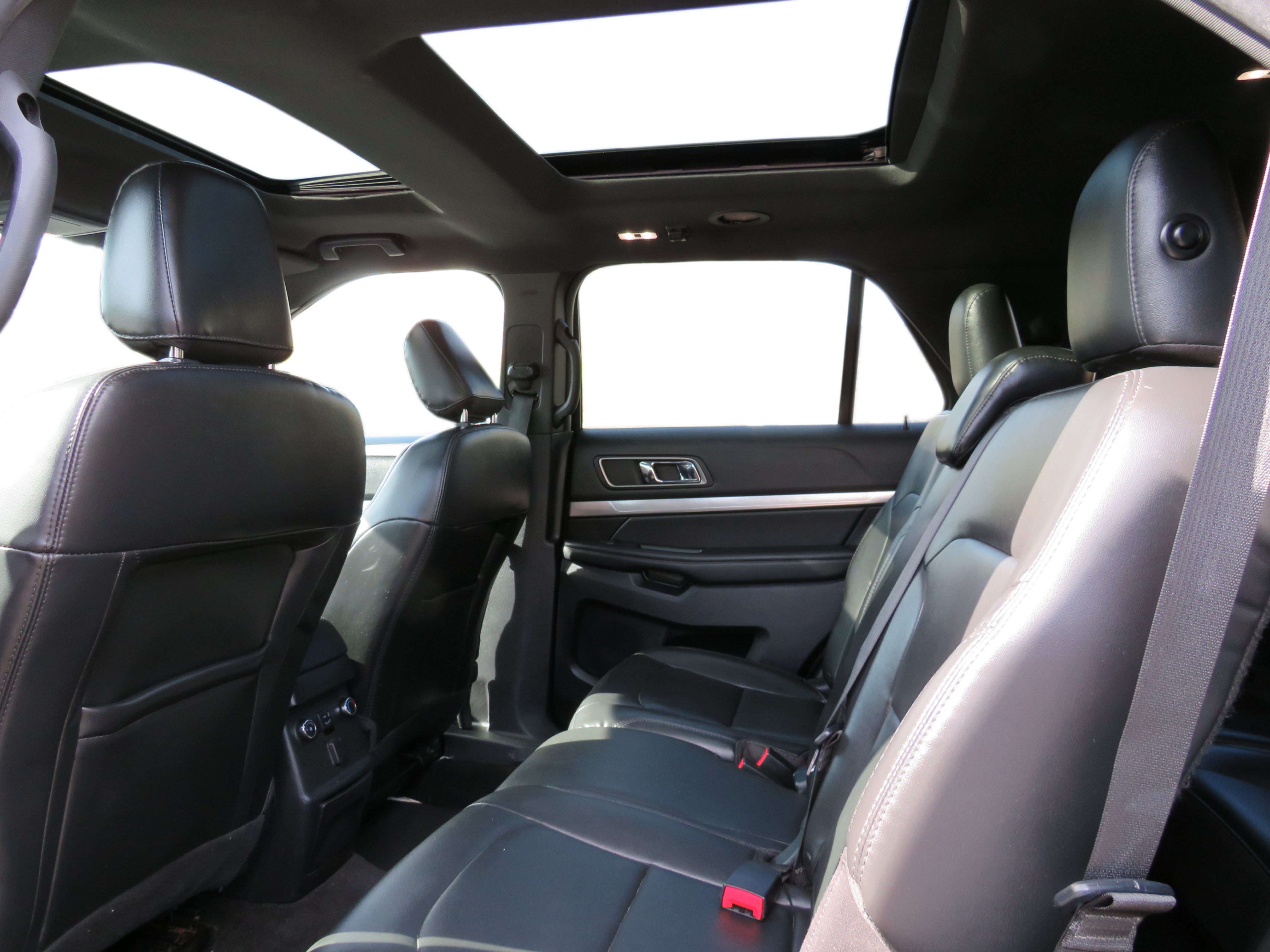 /laautomotive/2019-Ford-Explorer-8977425096631262.jpg