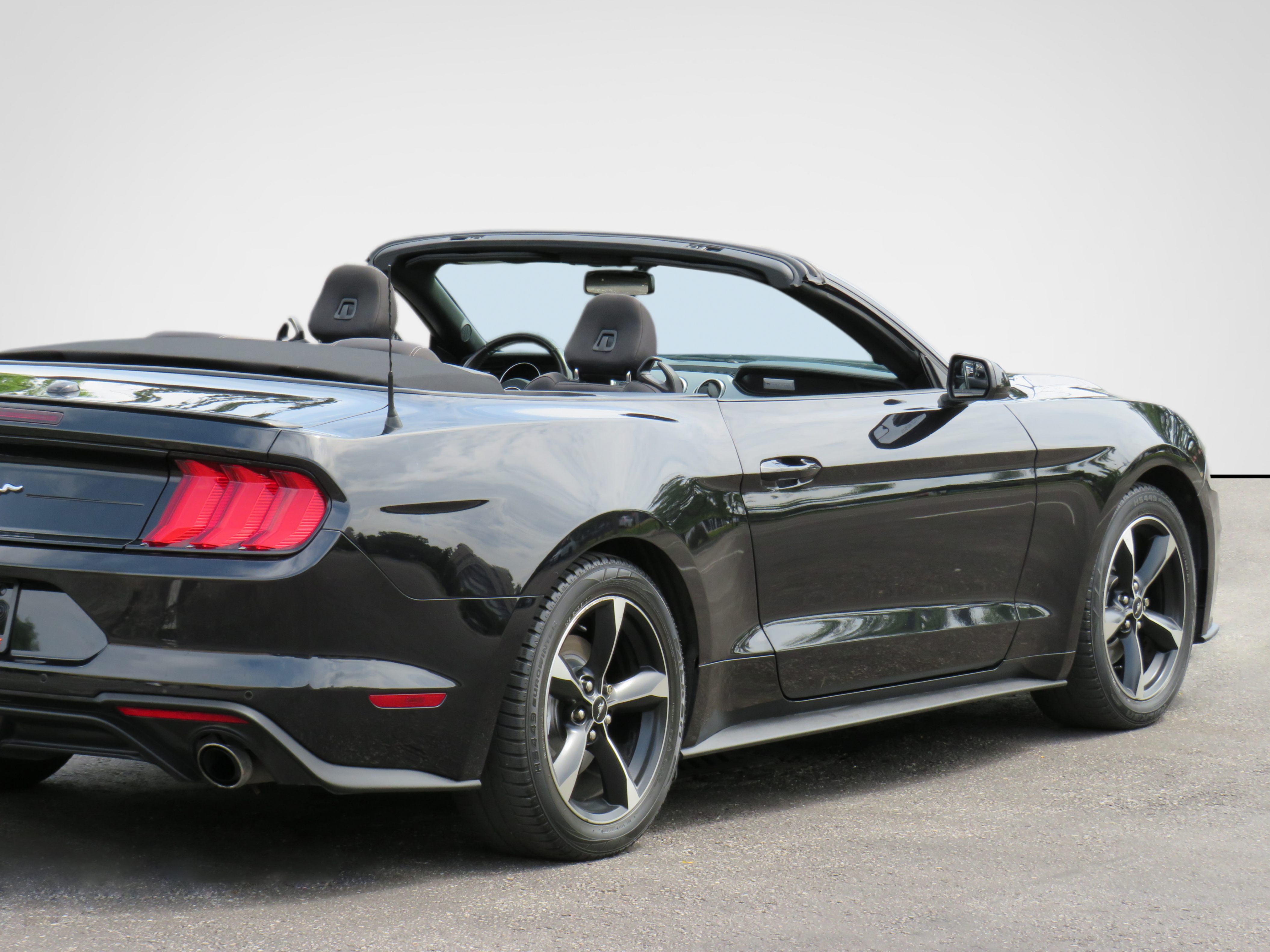 /laautomotive/2019-Ford-Mustang-30649831567624775.jpg