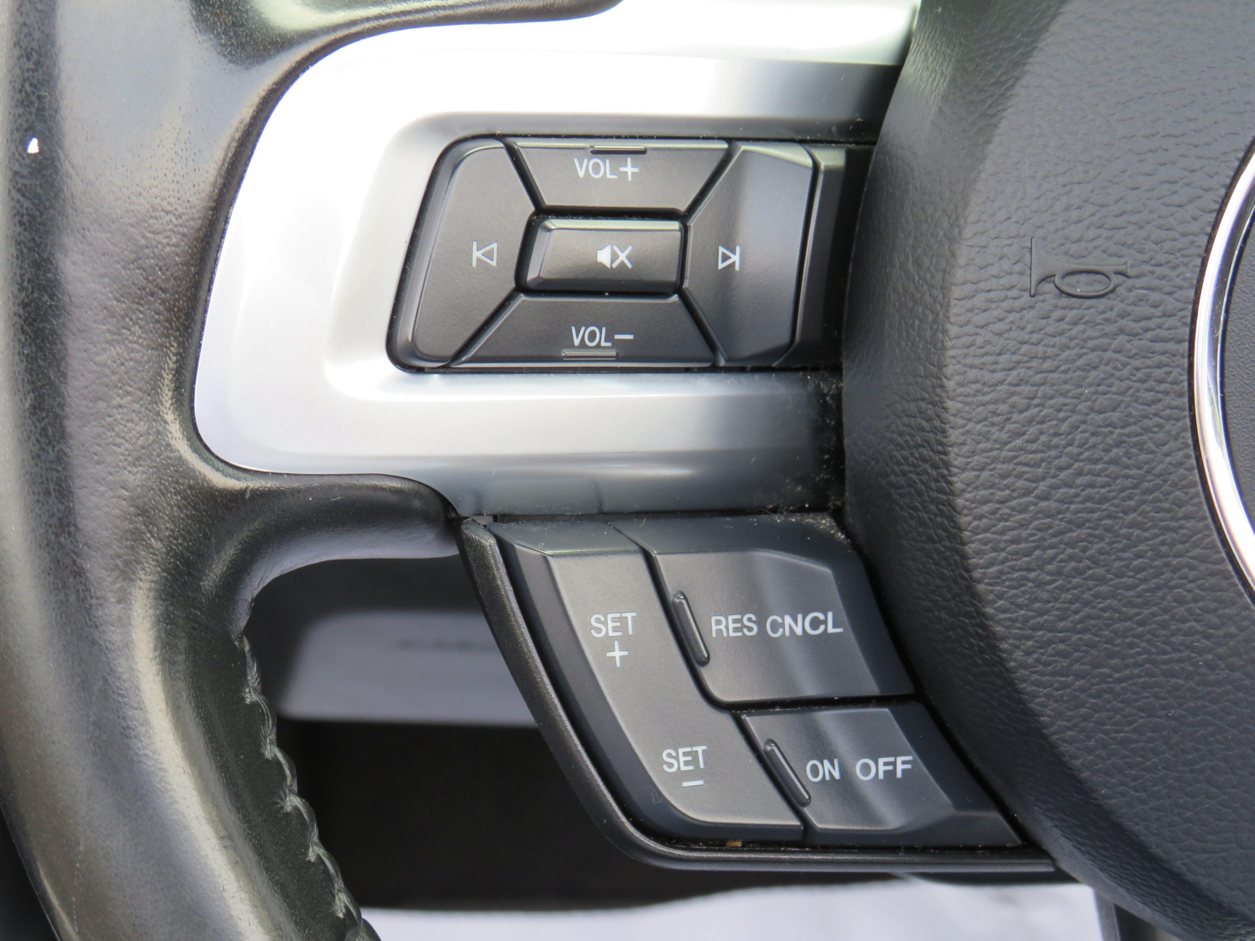 /laautomotive/2019-Ford-Mustang-48944353003531593.jpg