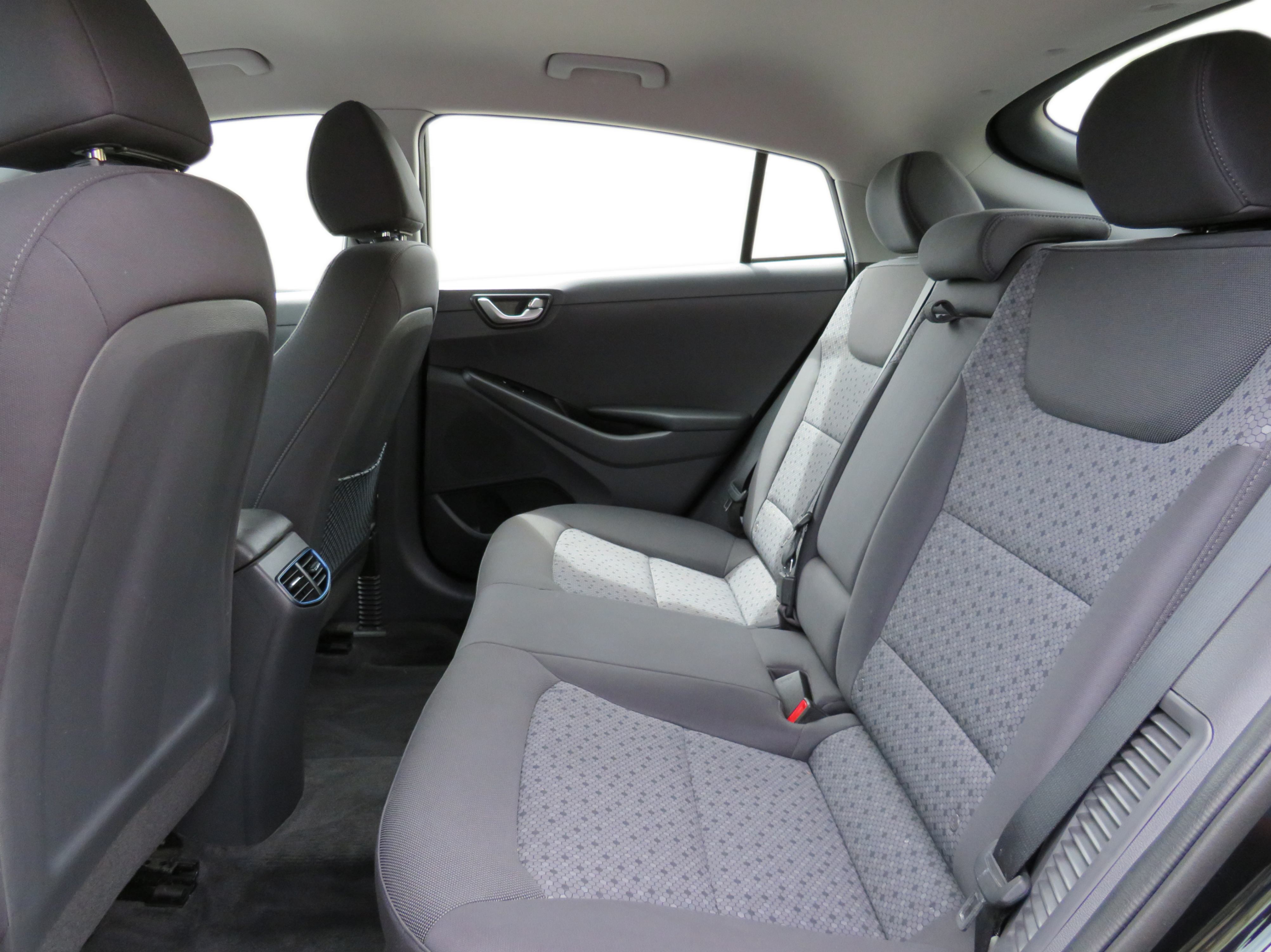 /laautomotive/2019-Hyundai-IoniqElectric-3802841620518096.jpg