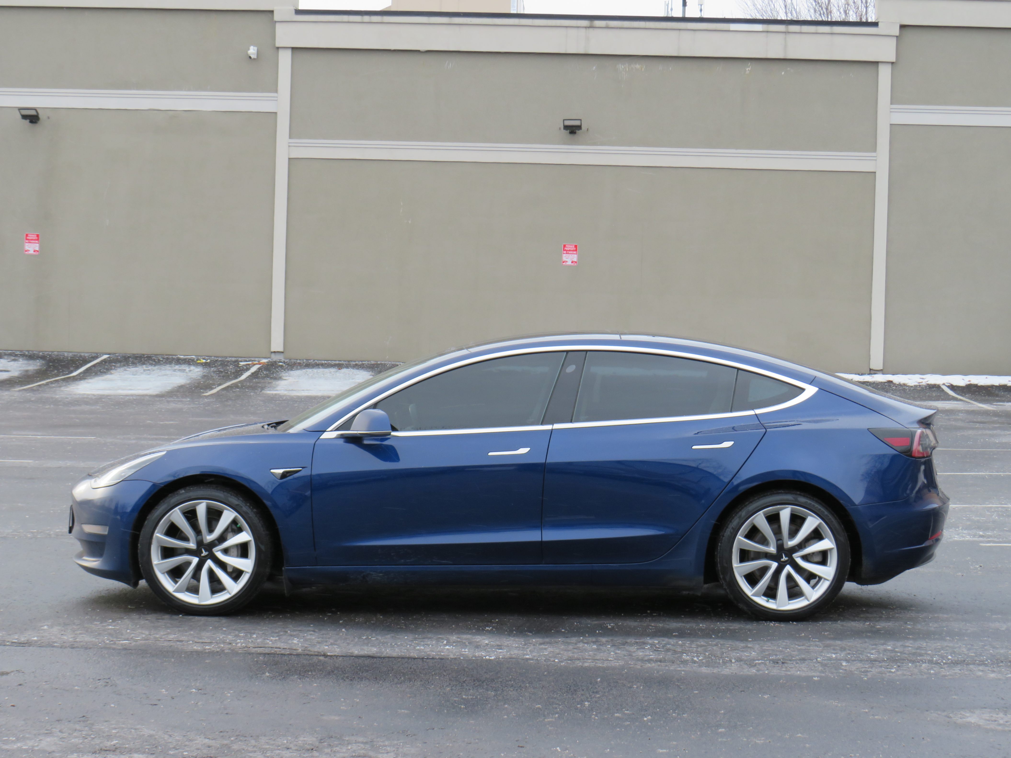 /laautomotive/2019-Tesla-Model3-11508185044069275.jpg