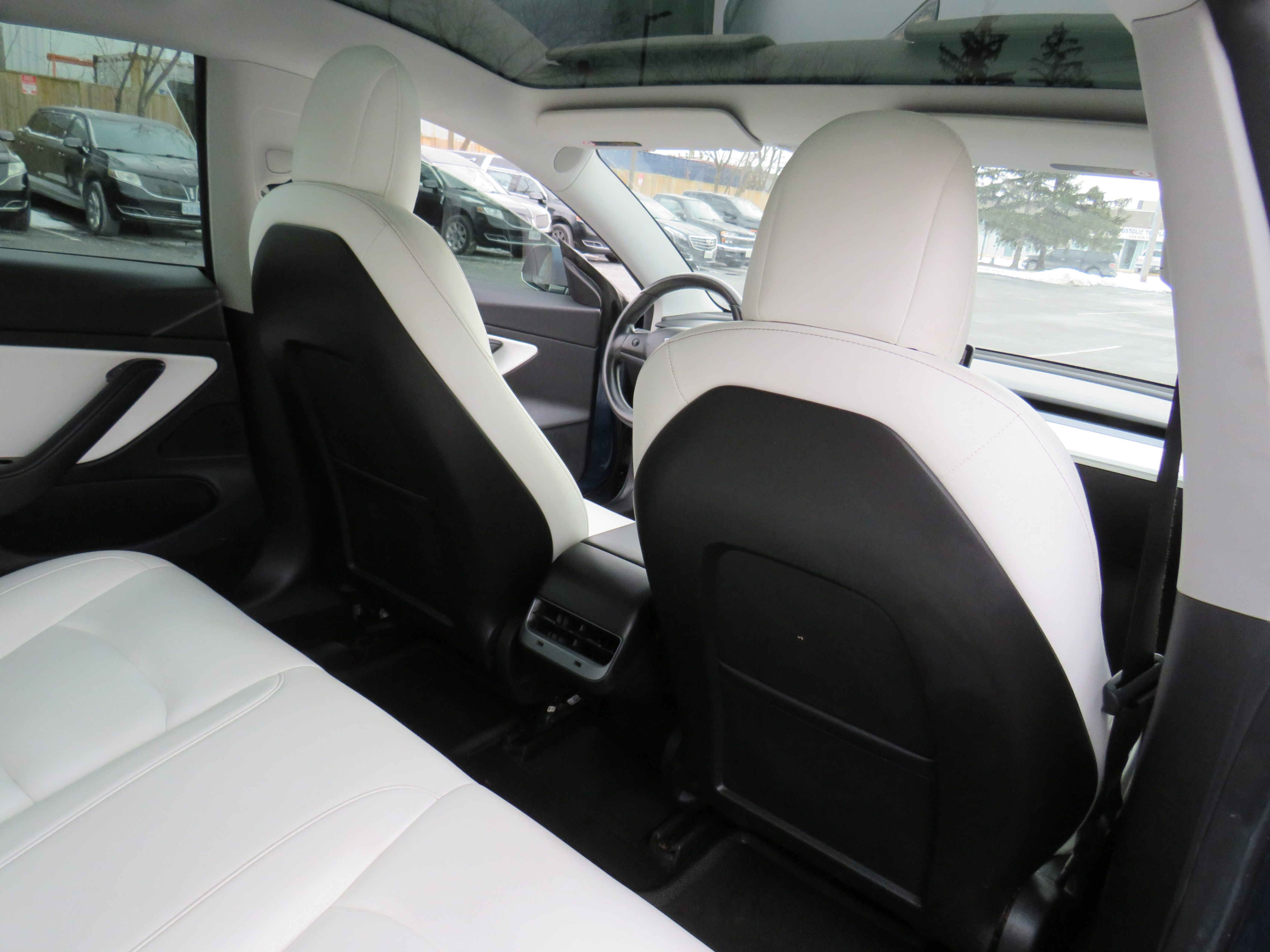 /laautomotive/2019-Tesla-Model3-7321650080622528.jpg