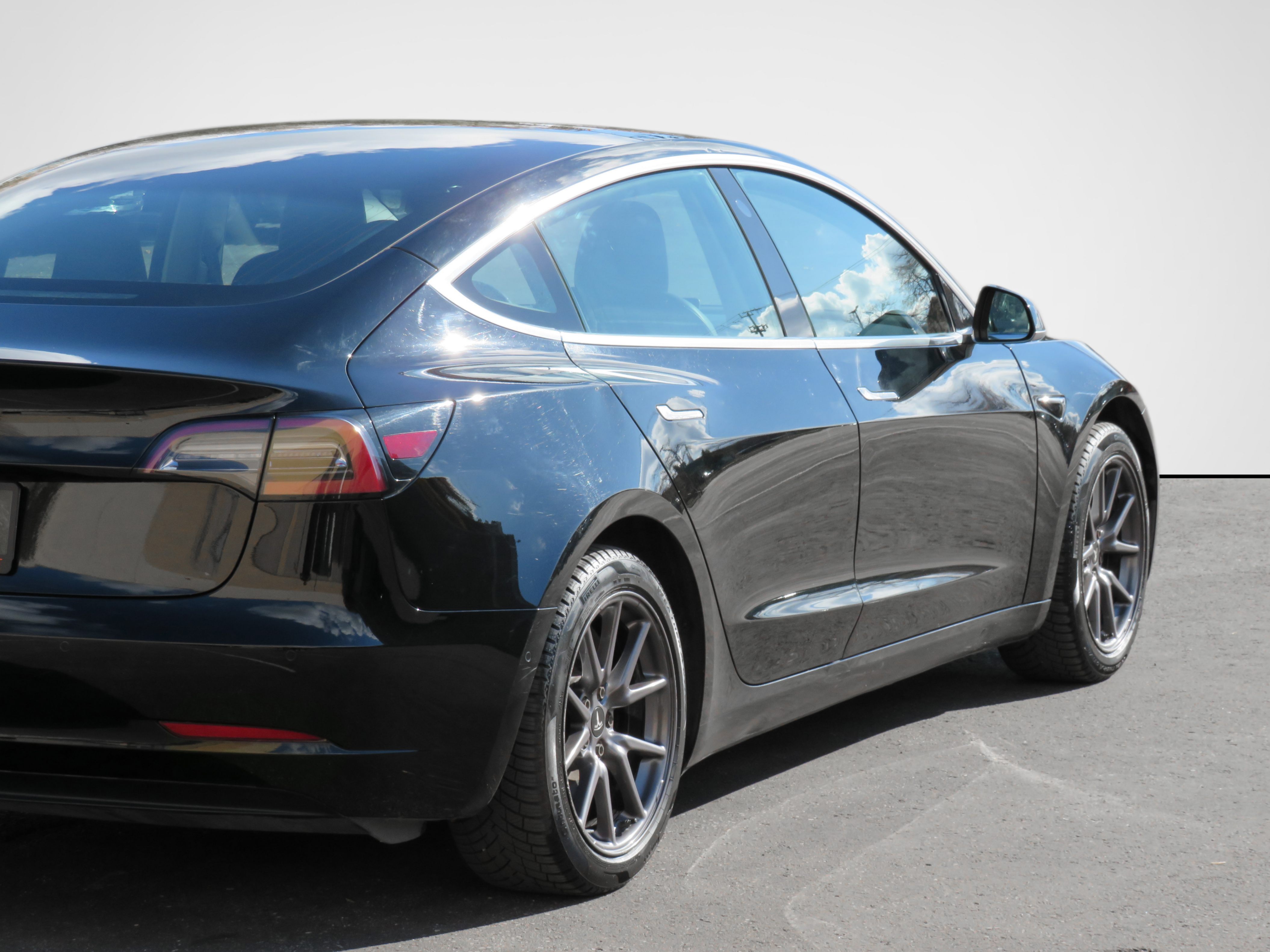 /laautomotive/2019-Tesla-Model3-8701897541986443.jpg