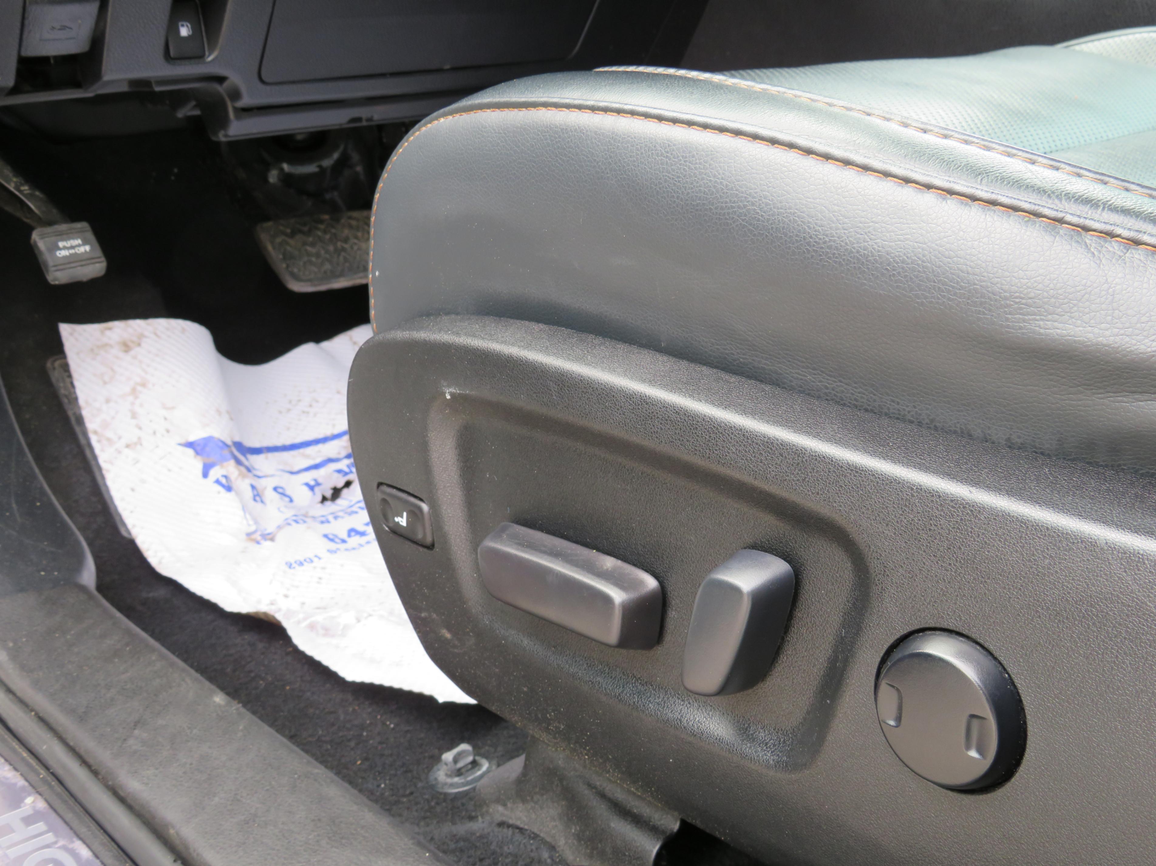 /laautomotive/2019-Toyota-Highlander-11029696535444389.jpg
