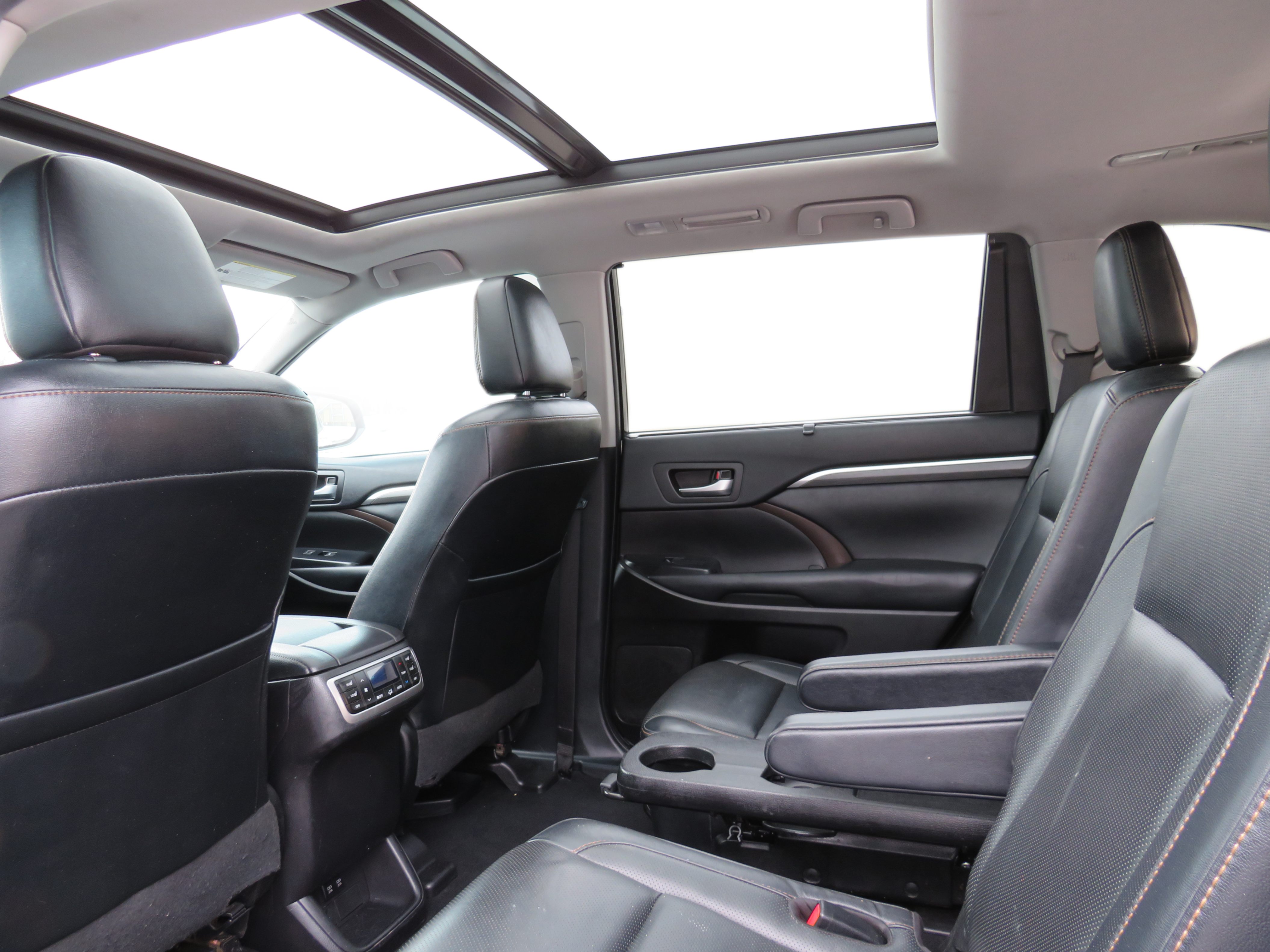 /laautomotive/2019-Toyota-Highlander-13627696851028182.jpg