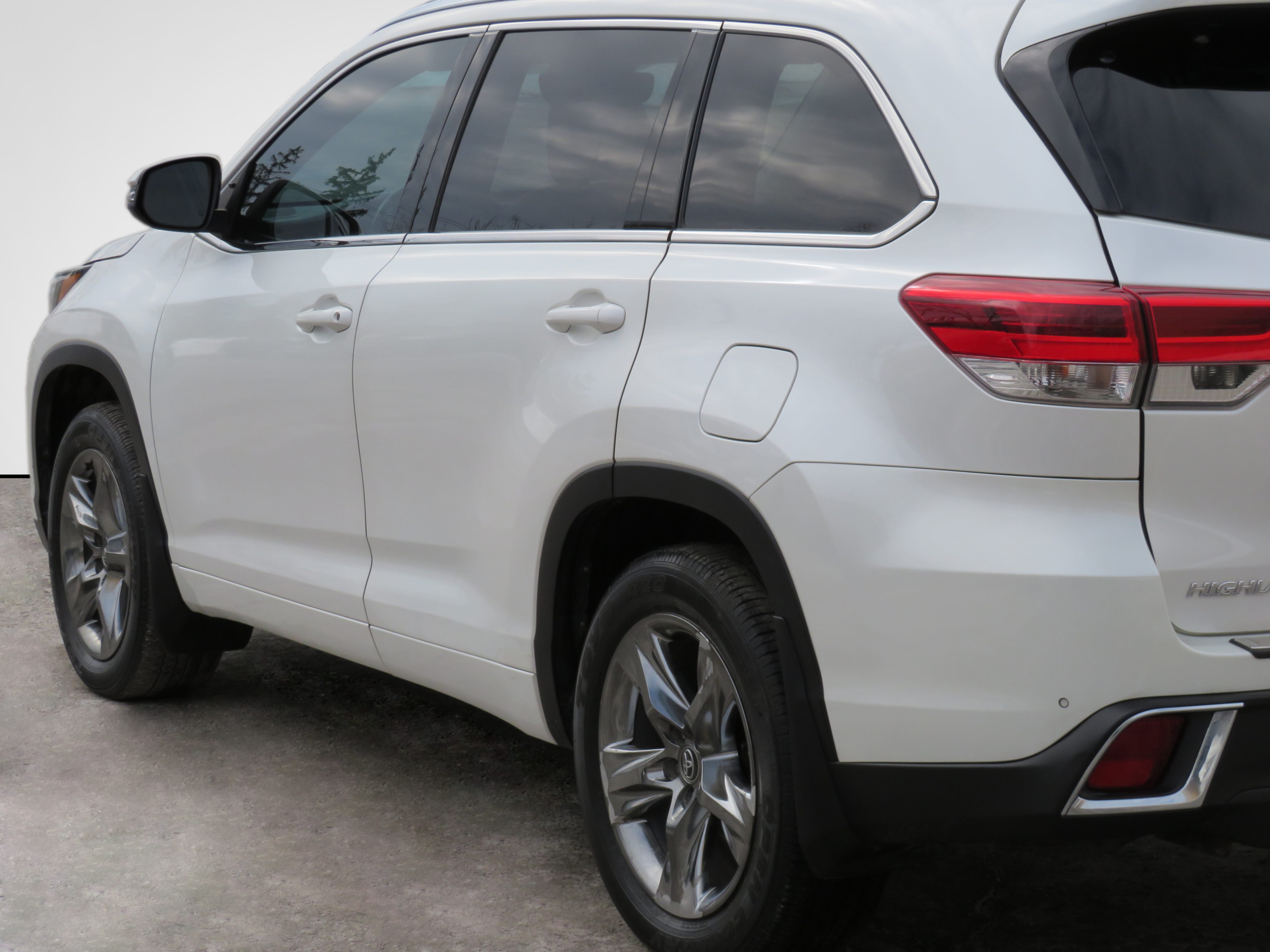/laautomotive/2019-Toyota-Highlander-3614717759490369.jpg