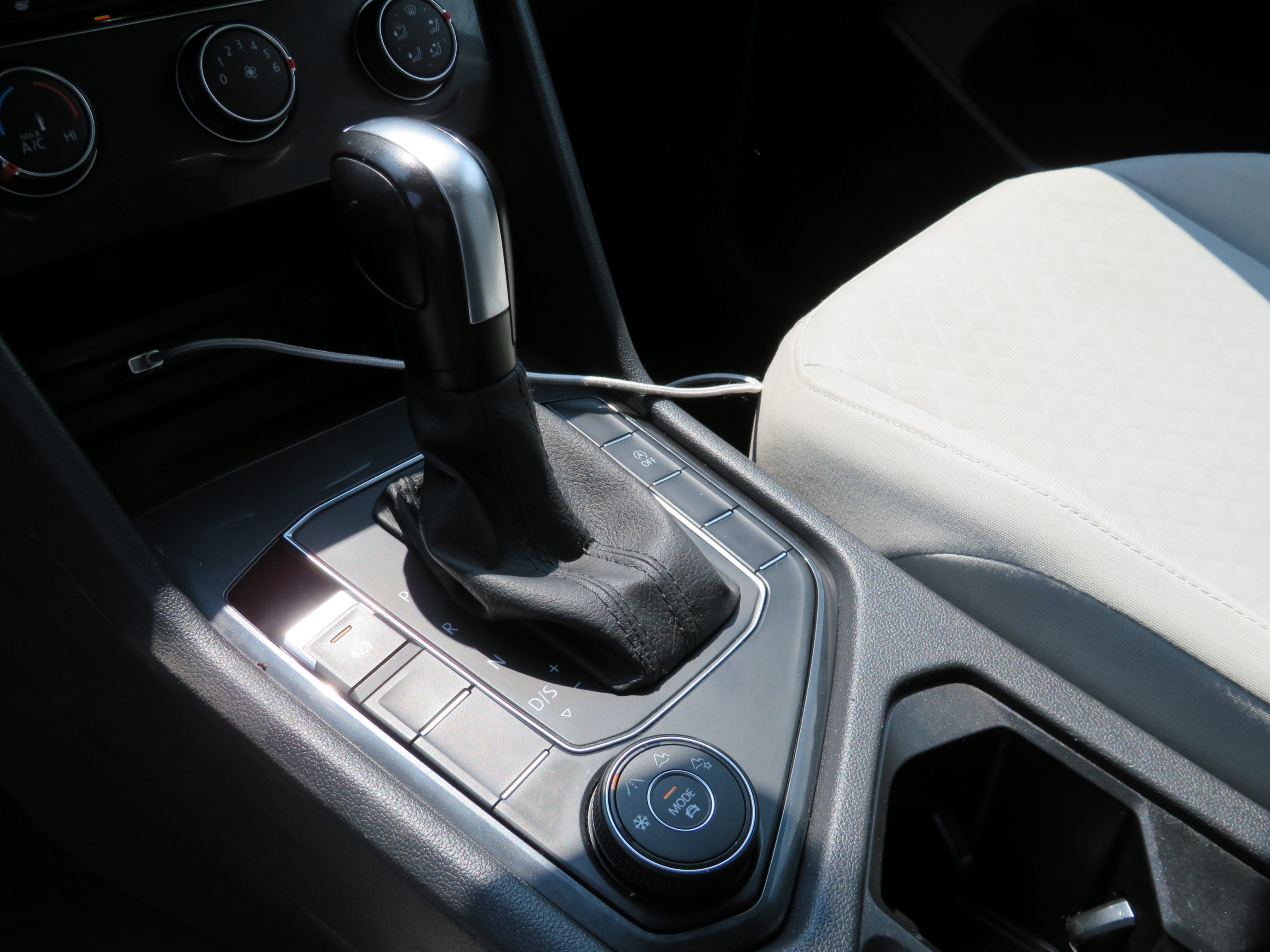 /laautomotive/2019-Volkswagen-Tiguan-002486975877252995.jpg
