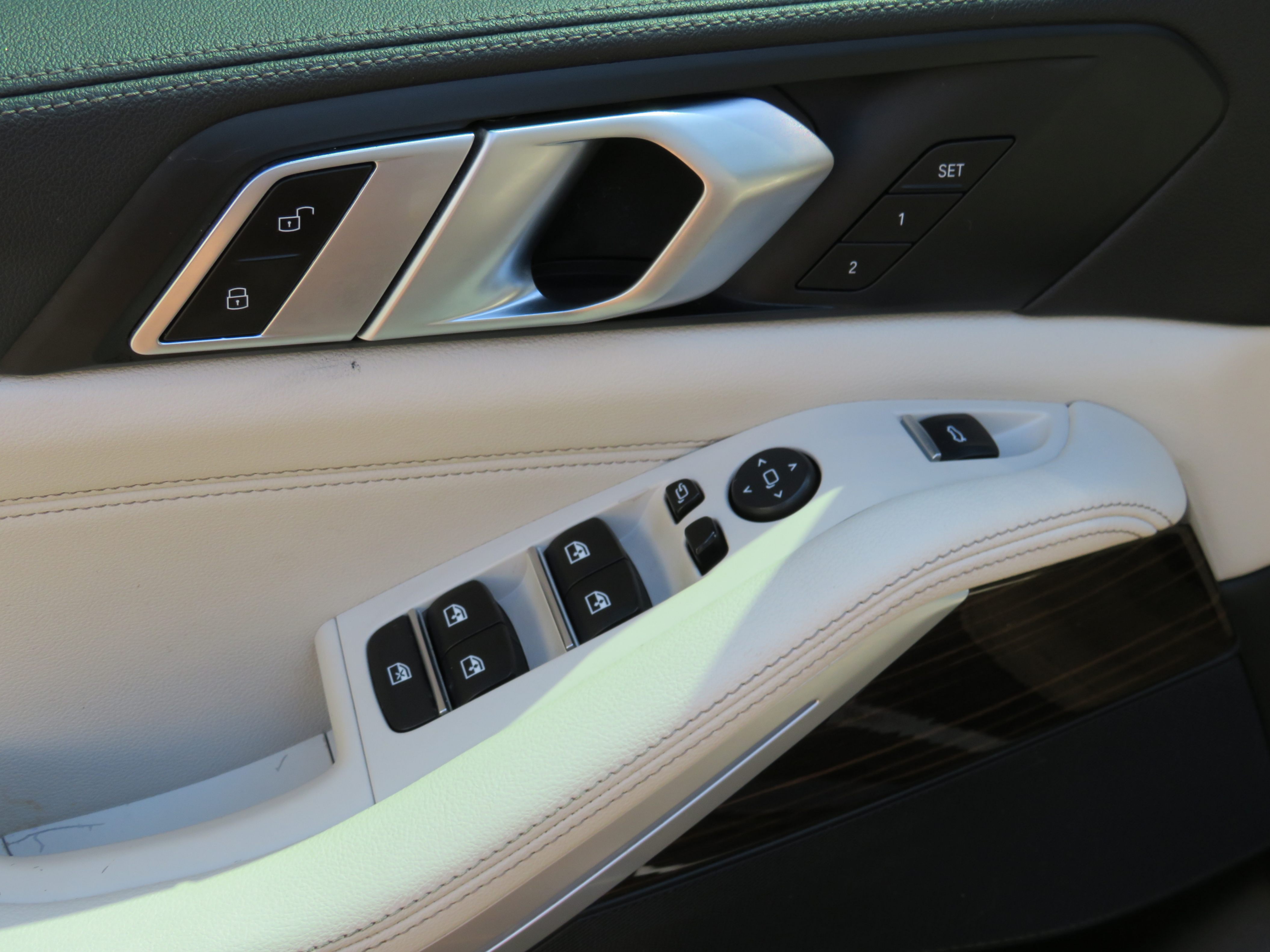 /laautomotive/2020-BMW-X5-05753884766975248.jpg