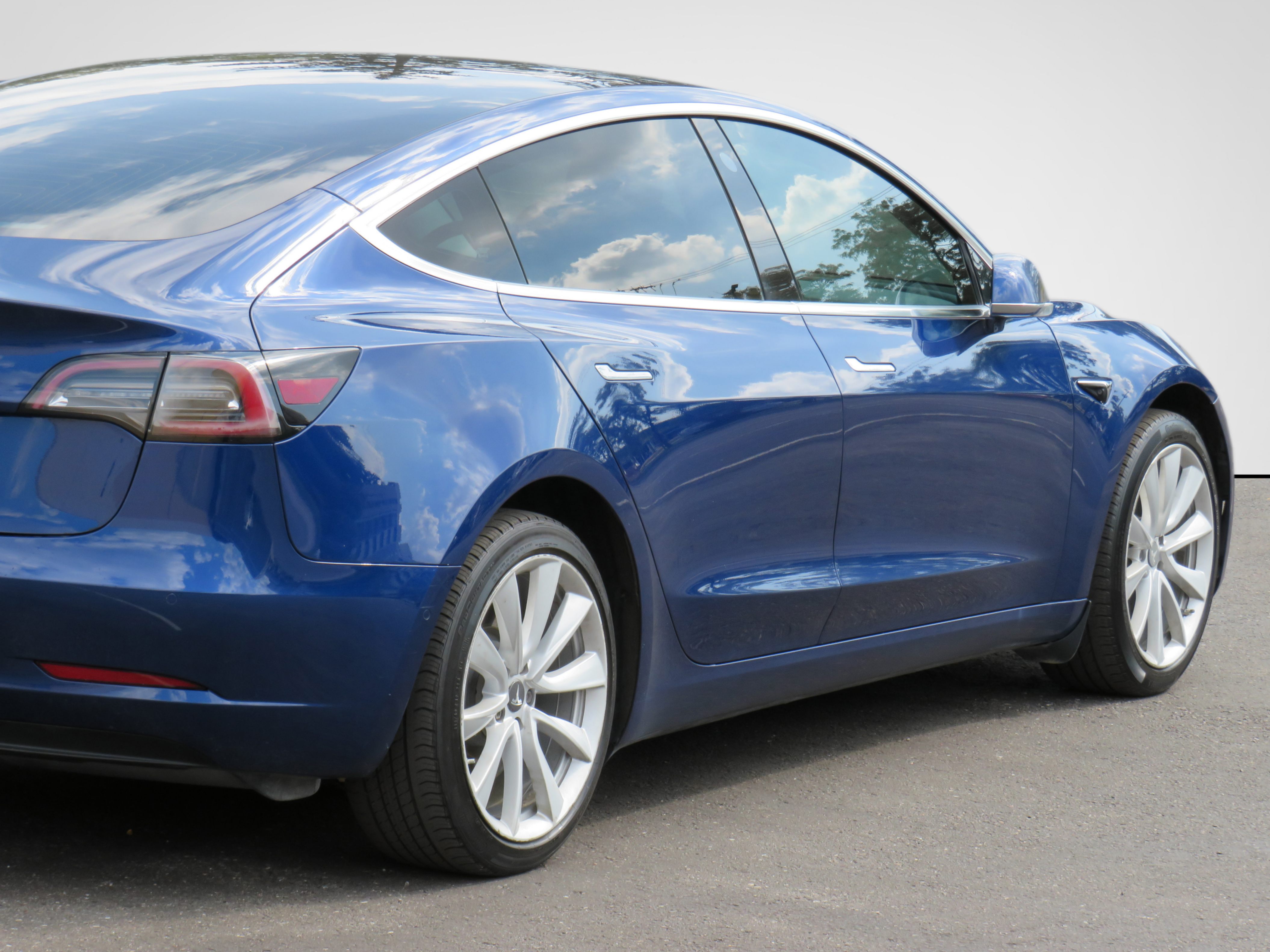 /laautomotive/2020-Tesla-Model3-7312525262680536.jpg