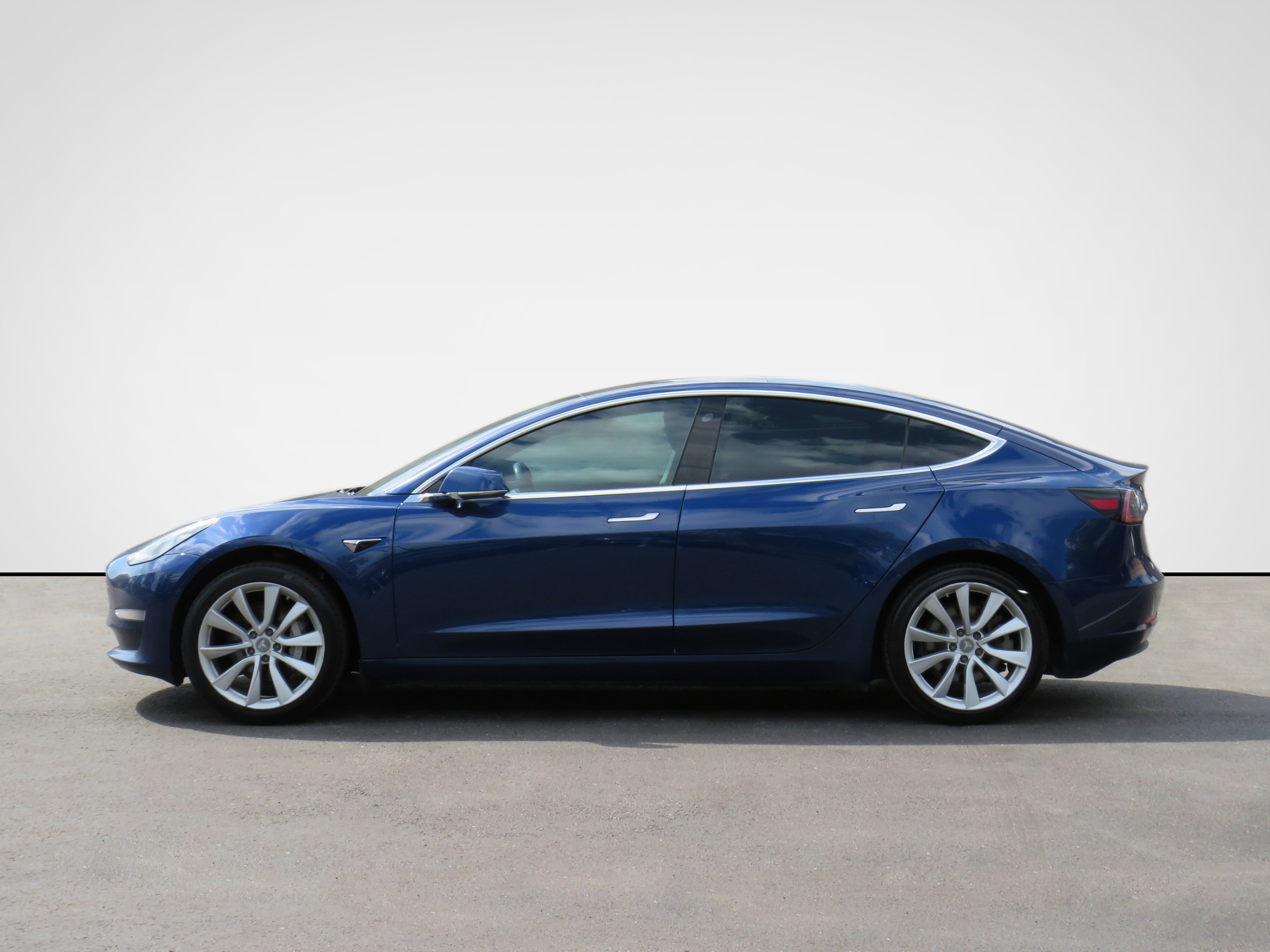 /laautomotive/2020-Tesla-Model3-9268758424270895.jpg