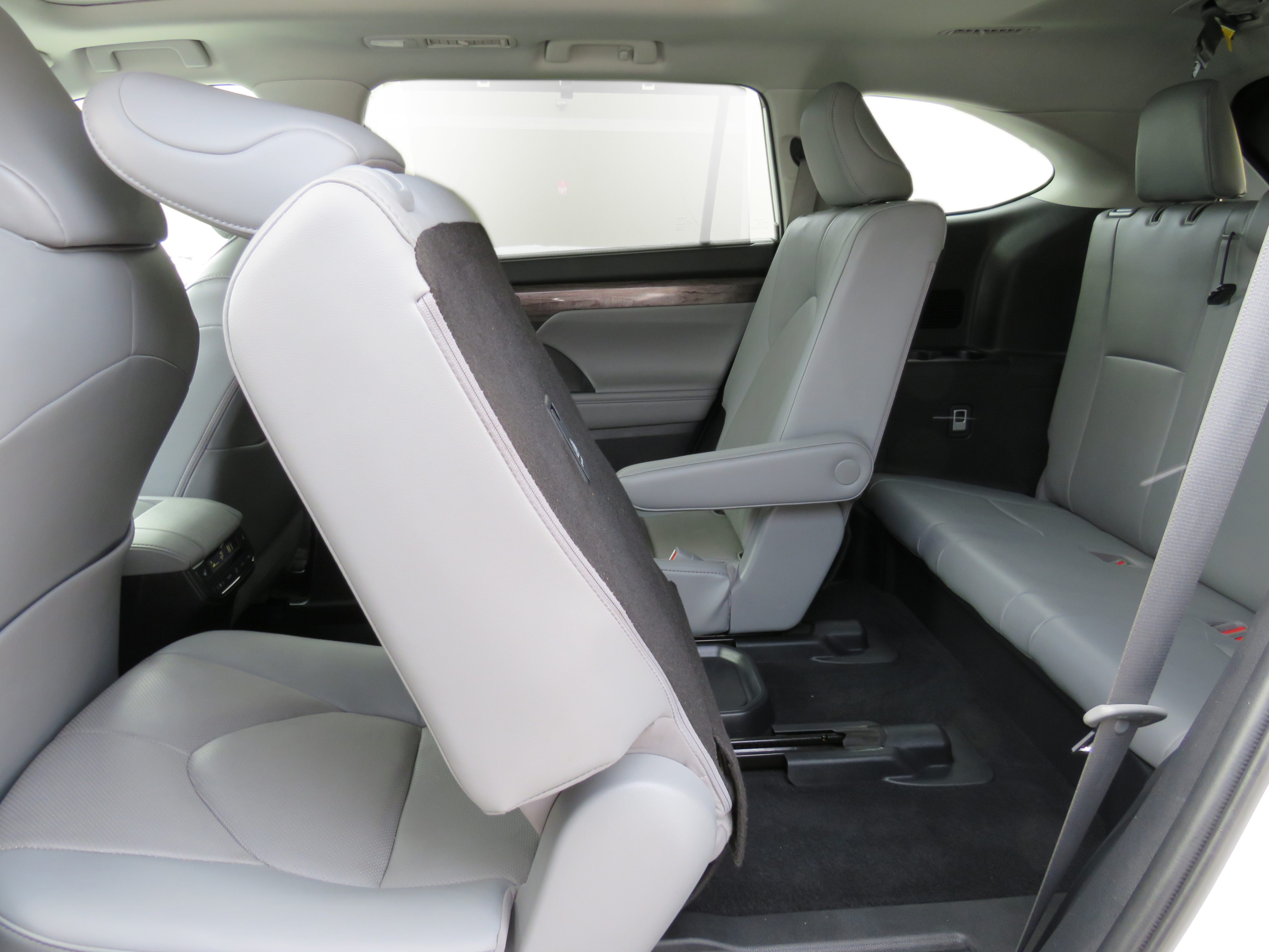 /laautomotive/2020-Toyota-Highlander-046425768848225246.jpg