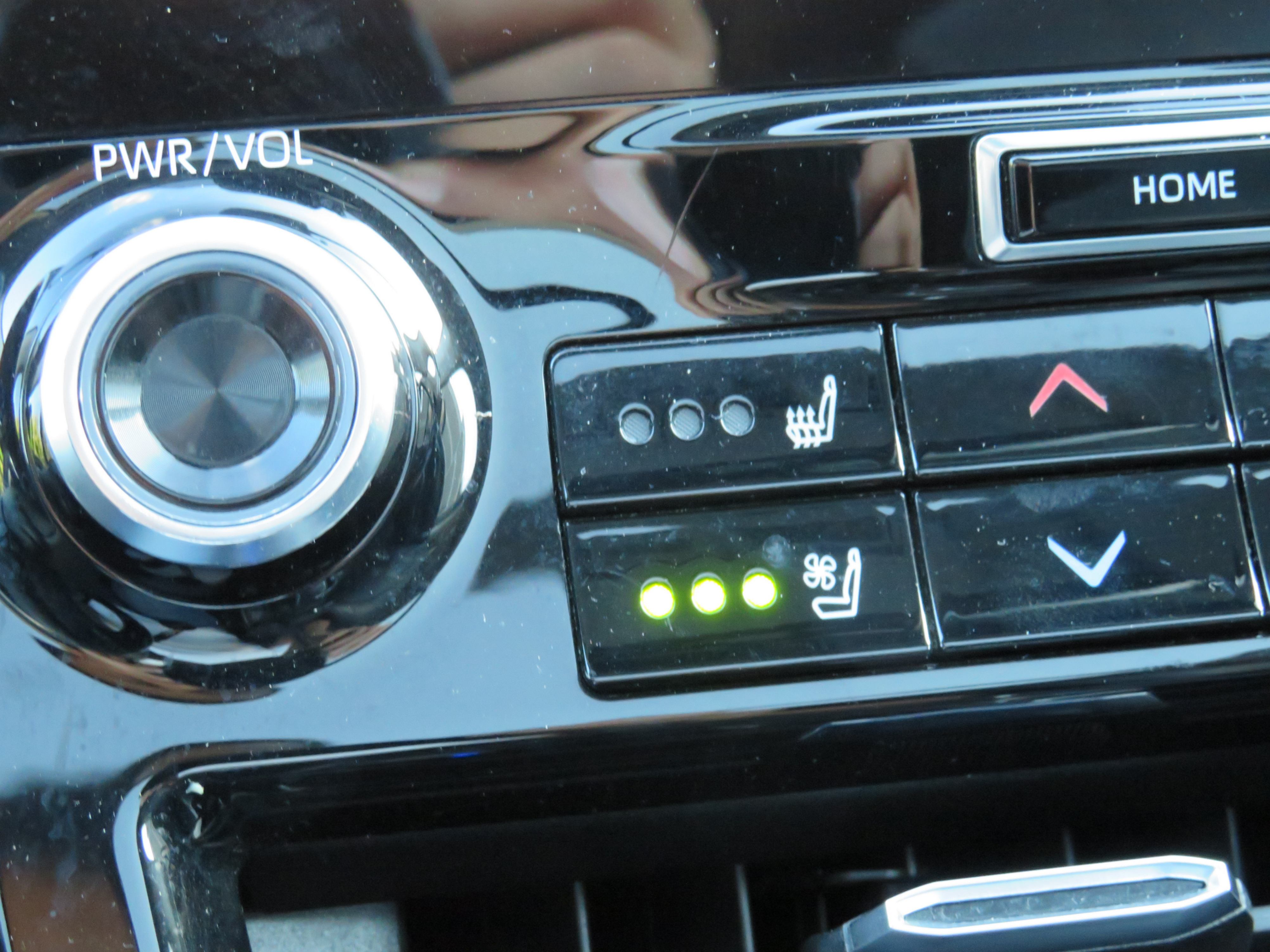 /laautomotive/2020-Toyota-Highlander-3677395204468863.jpg