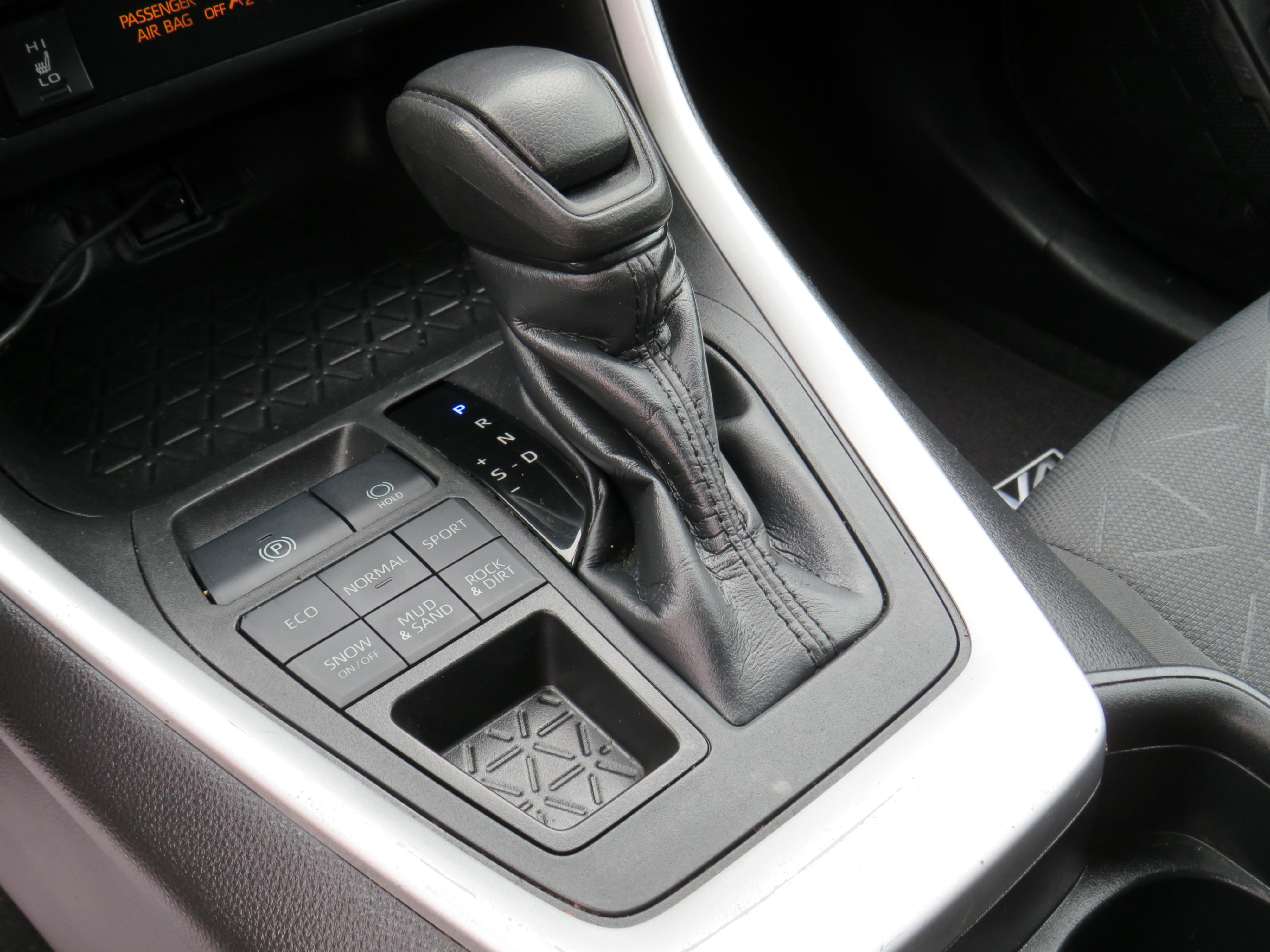 /laautomotive/2020-Toyota-RAV4-978905722661501.jpg