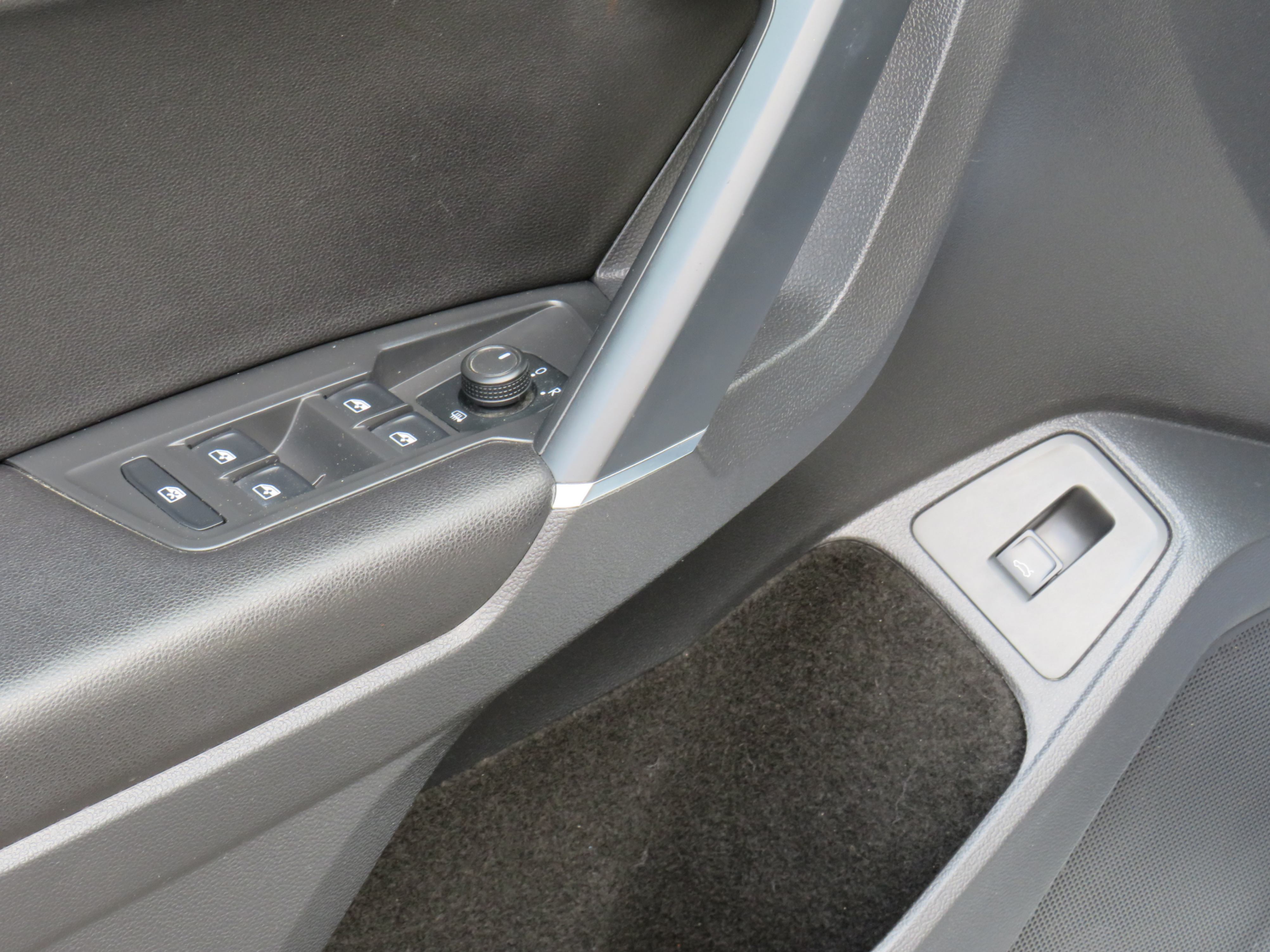 /laautomotive/2020-Volkswagen-Tiguan-3735765852217017.jpg
