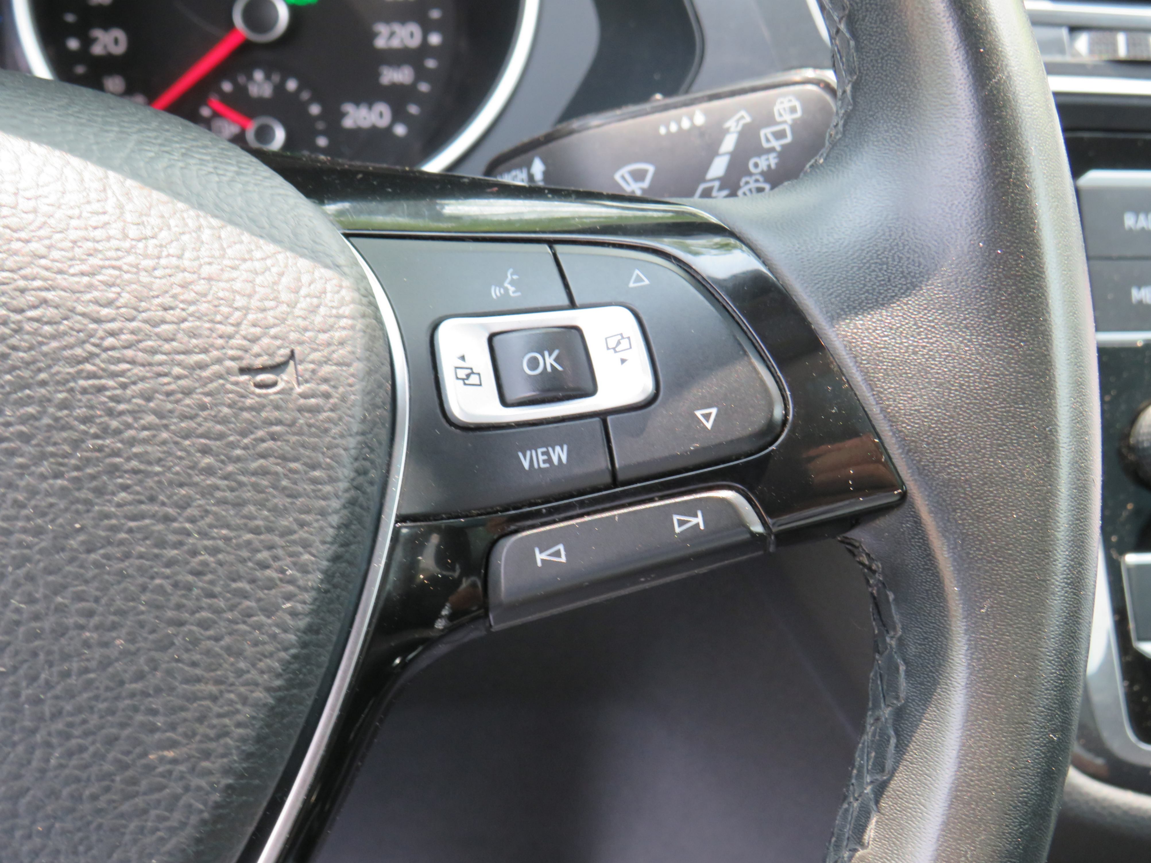 /laautomotive/2020-Volkswagen-Tiguan-5220220982717096.jpg