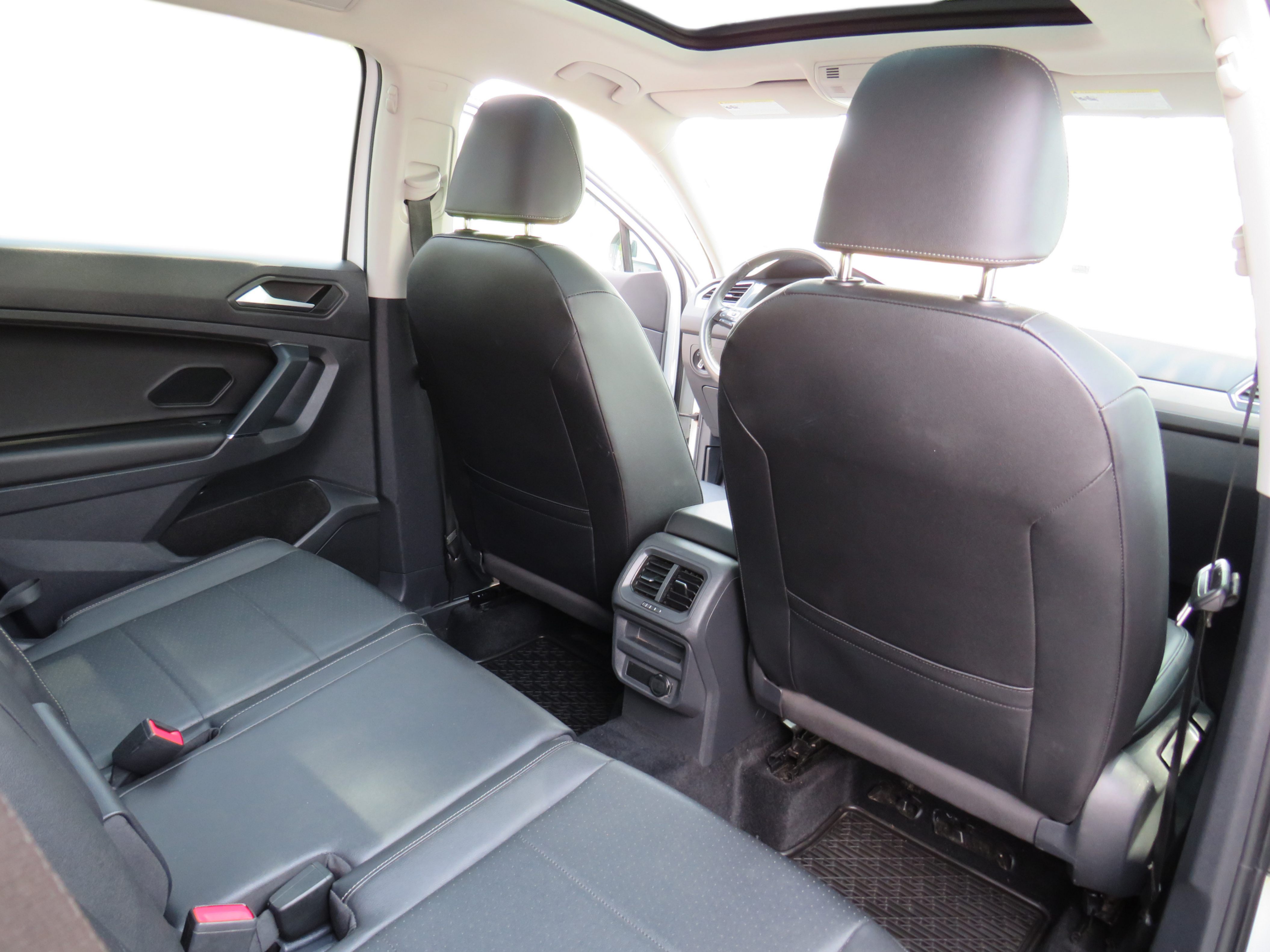 /laautomotive/2020-Volkswagen-Tiguan-5437061298256352.jpg