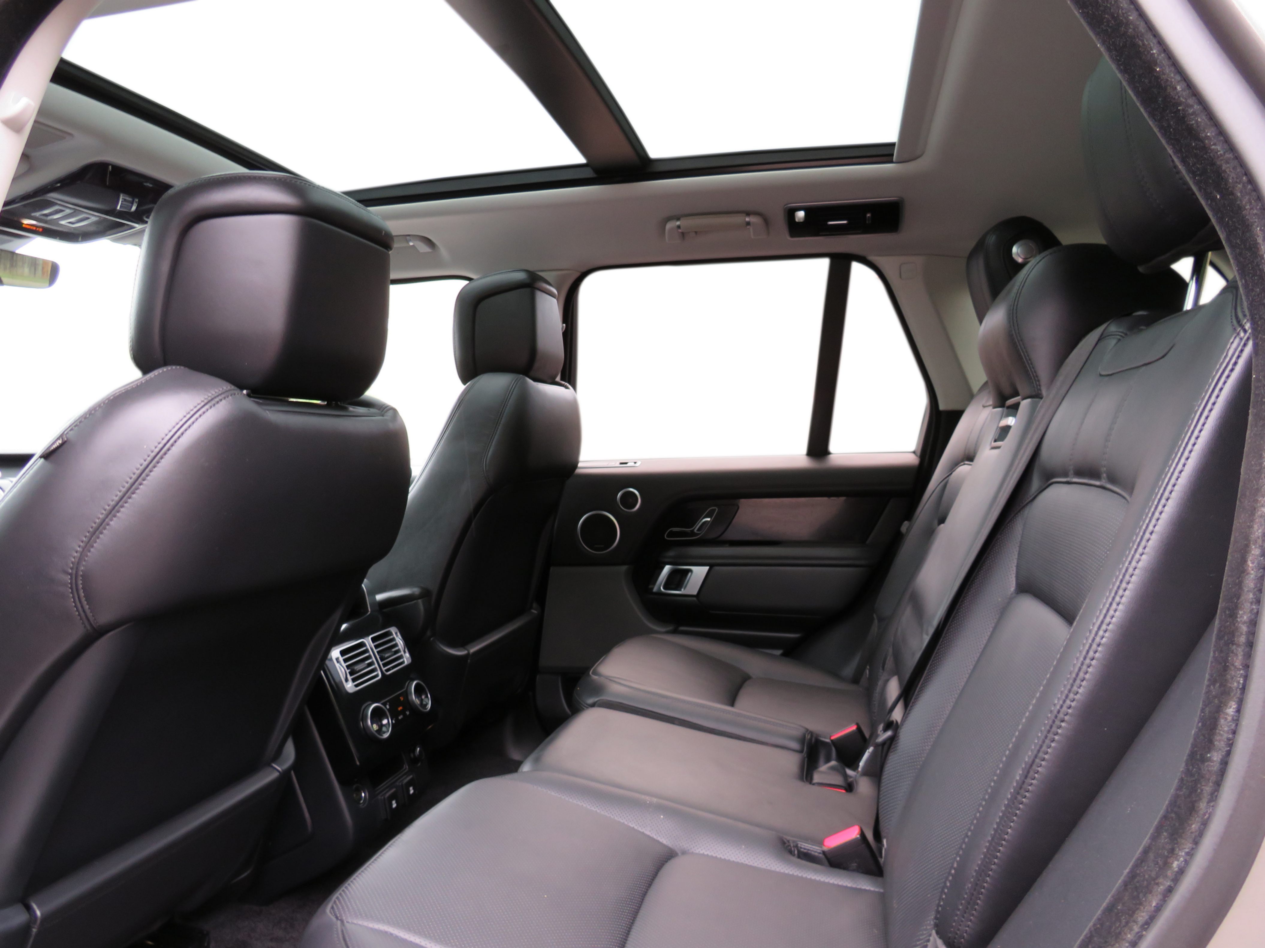 /laautomotive/2021-LandRover-RangeRover-22915154450858988.jpg