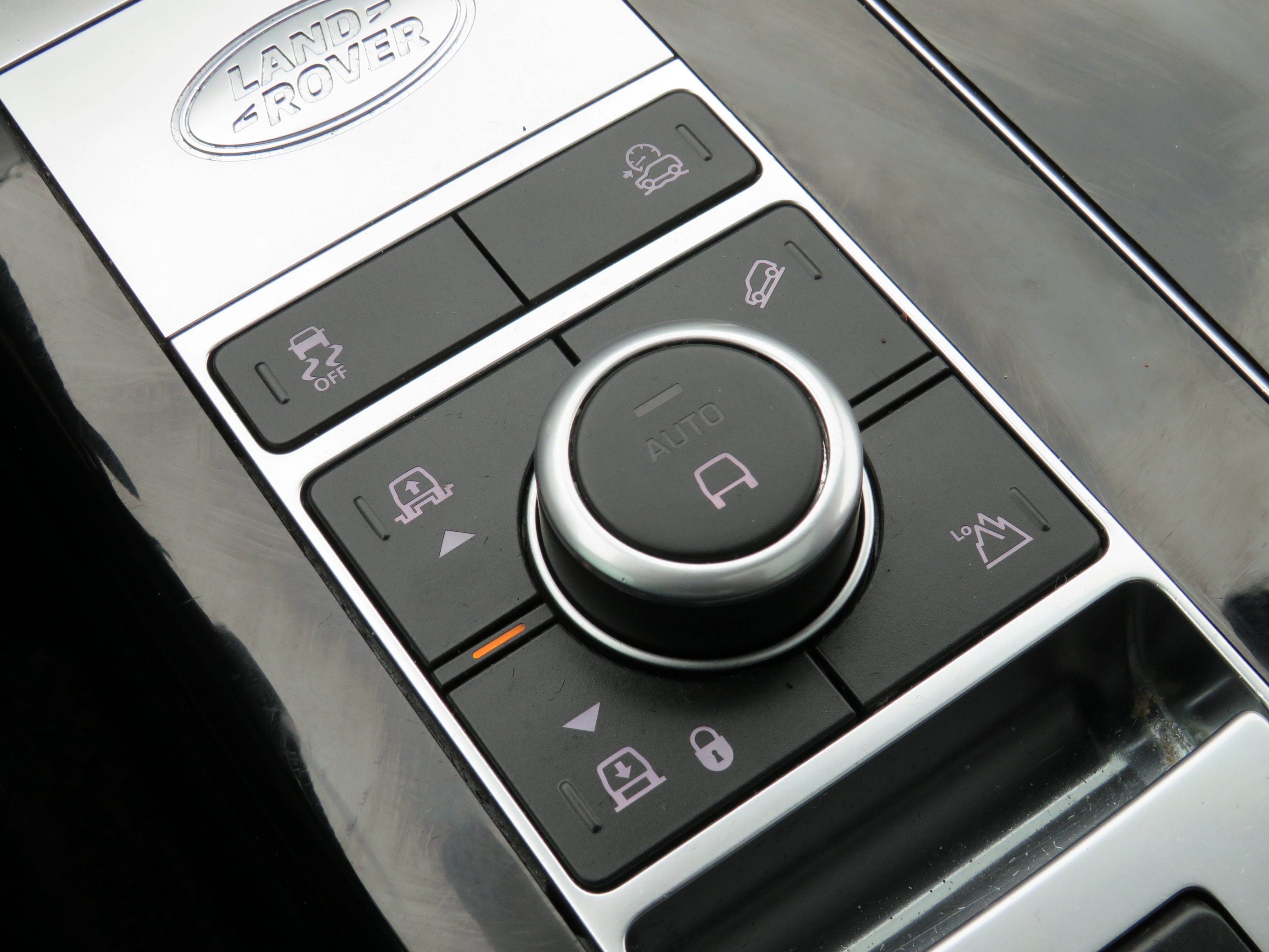 /laautomotive/2021-LandRover-RangeRover-24041769393205148.jpg