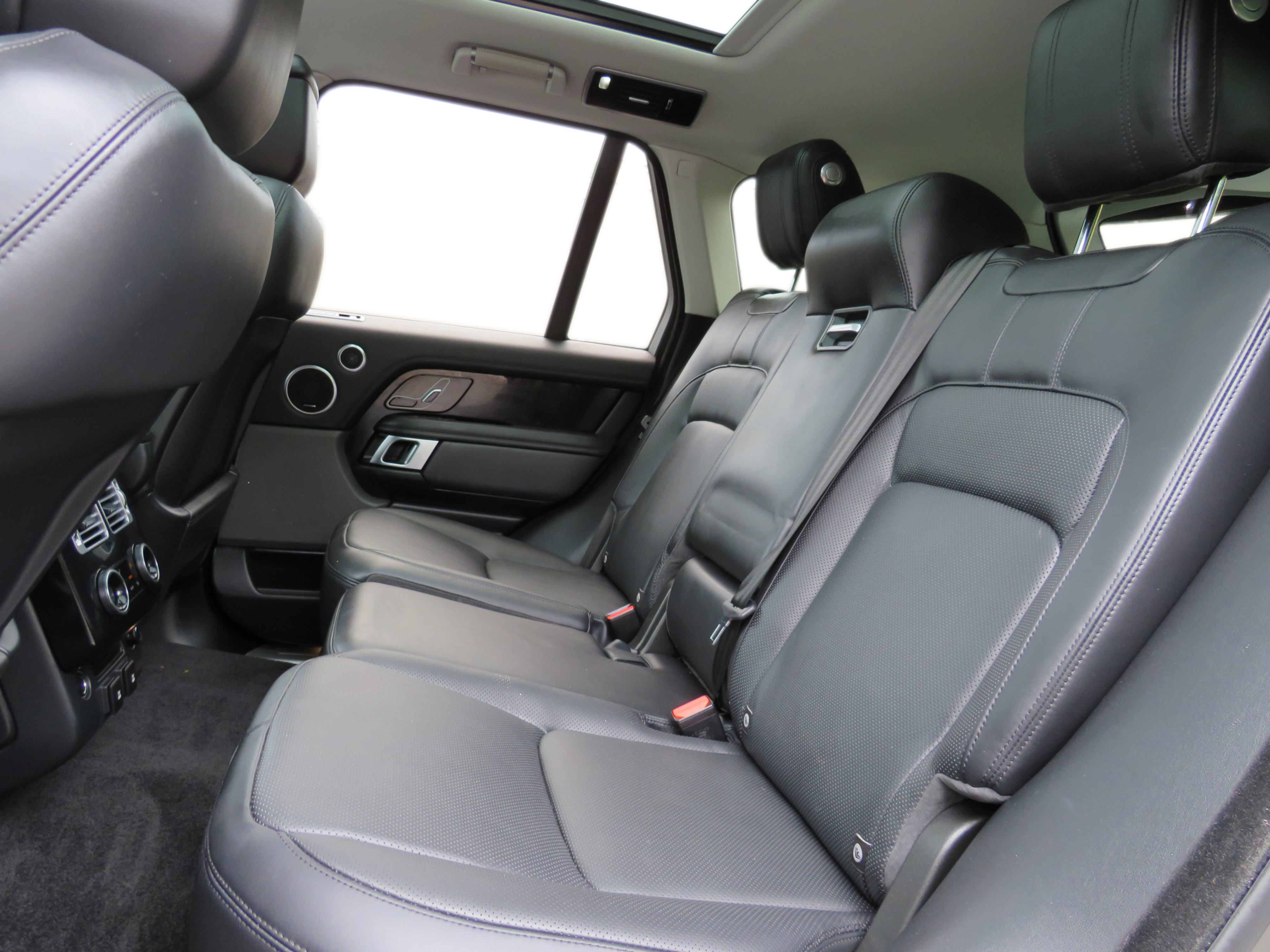 /laautomotive/2021-LandRover-RangeRover-9613584211296675.jpg