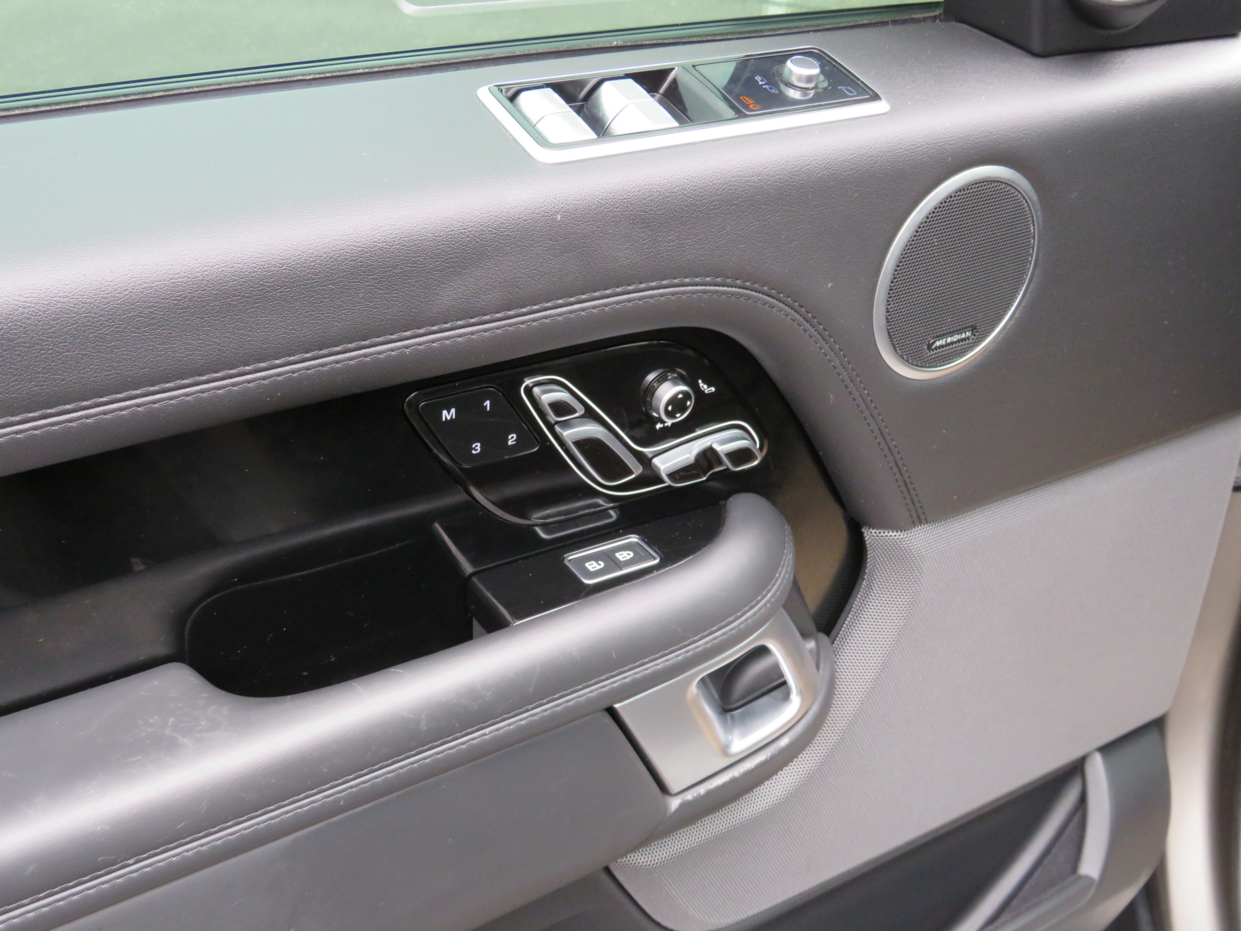 /laautomotive/2021-LandRover-RangeRover-9853341174644223.jpg