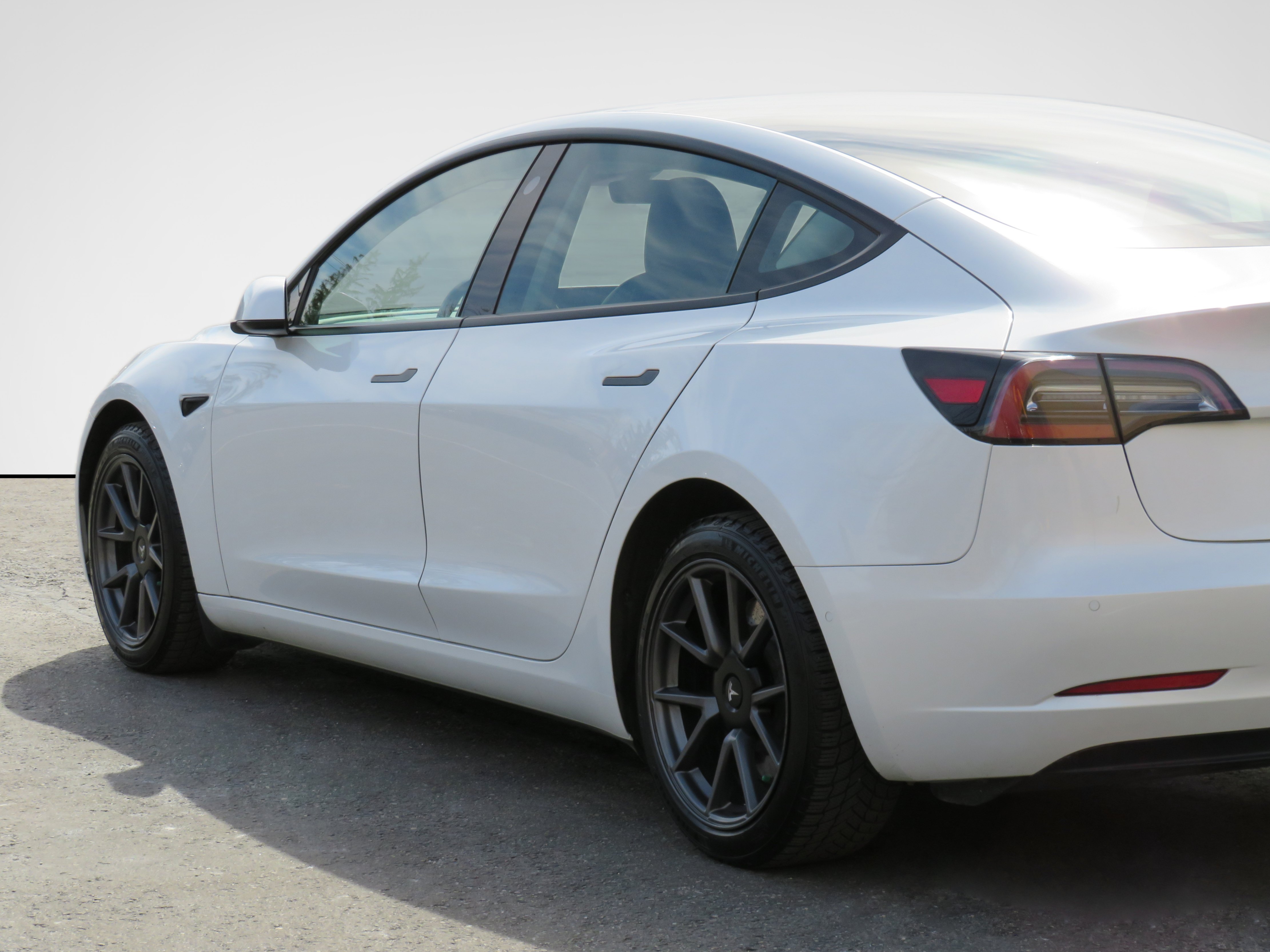 /laautomotive/2021-Tesla-Model3-001474795470668644.jpg