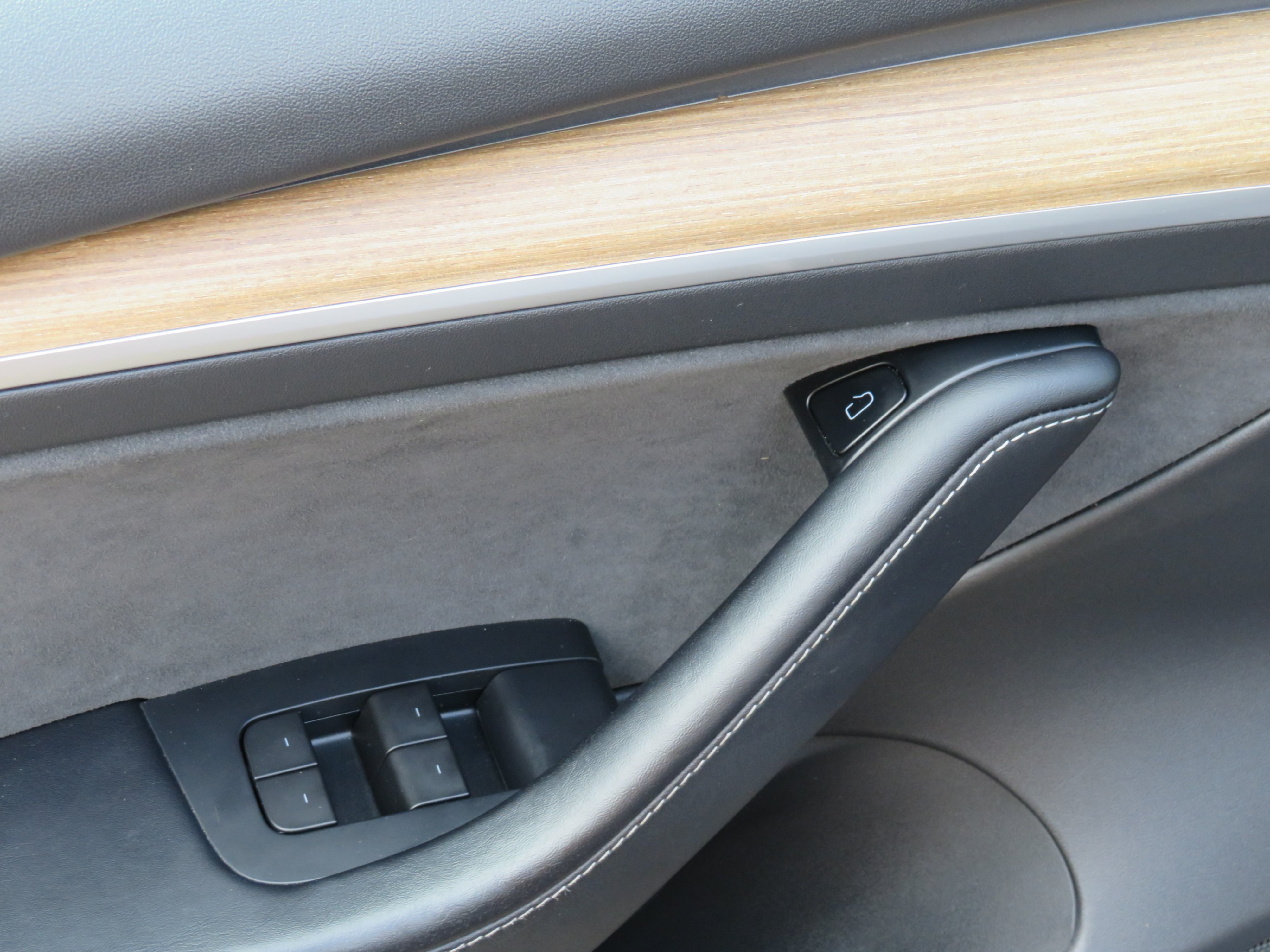 /laautomotive/2021-Tesla-Model3-016883601245602176.jpg